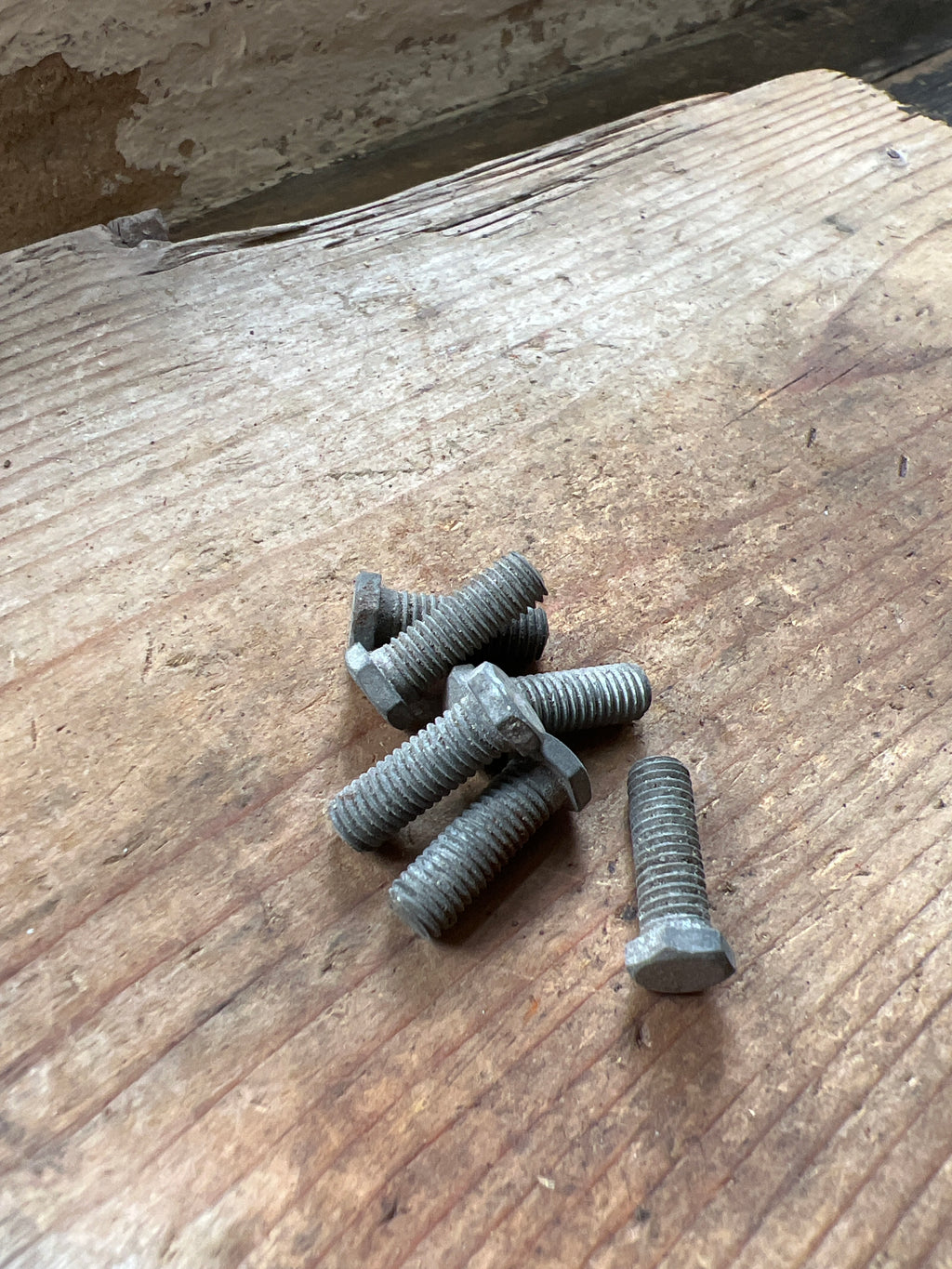 Triumph pre unit petrol tank knee grip plate bolts T361