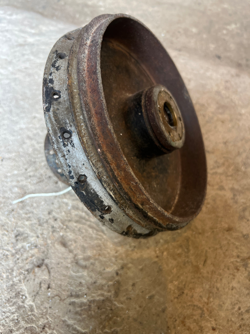 Ariel rigid frame front hub with bearings etc less brake plate