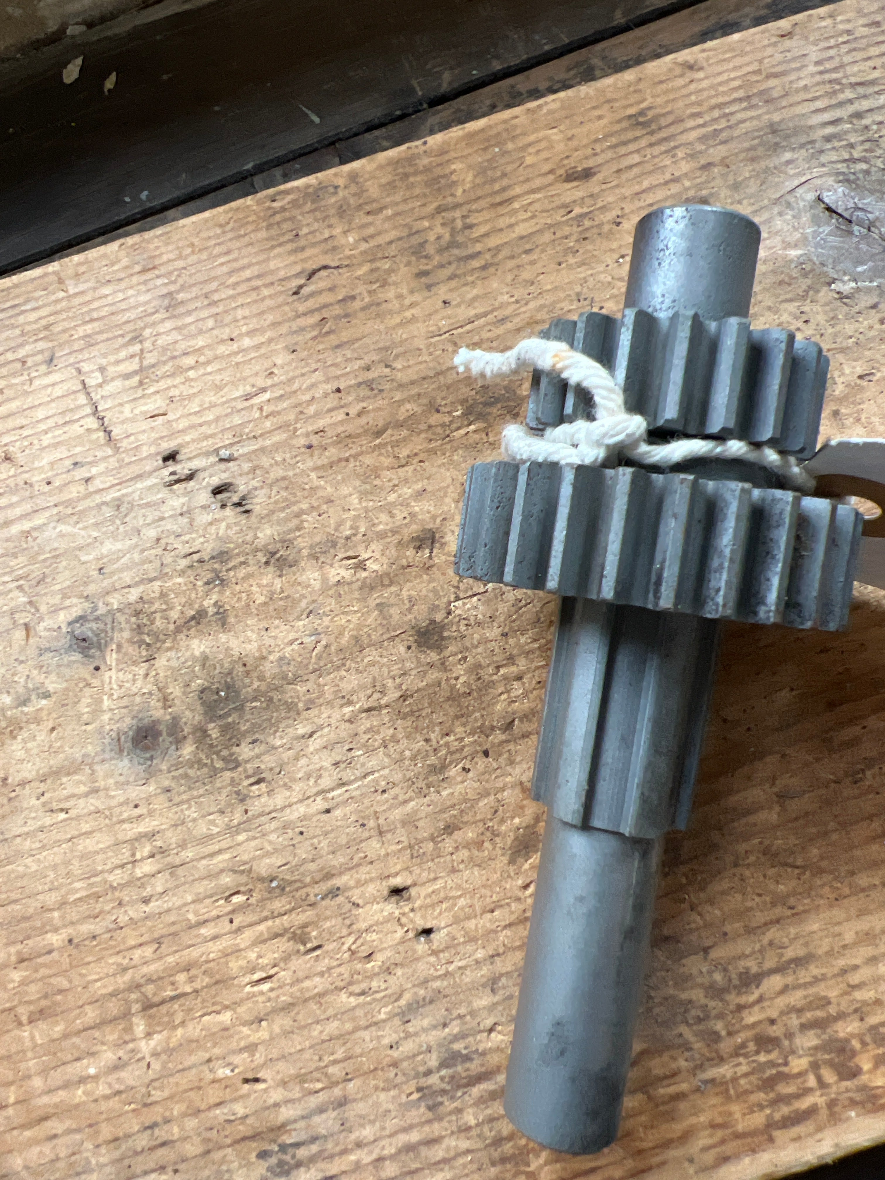 Triumph Tiger Cub gear box Layshaft & 2 gears T1594
