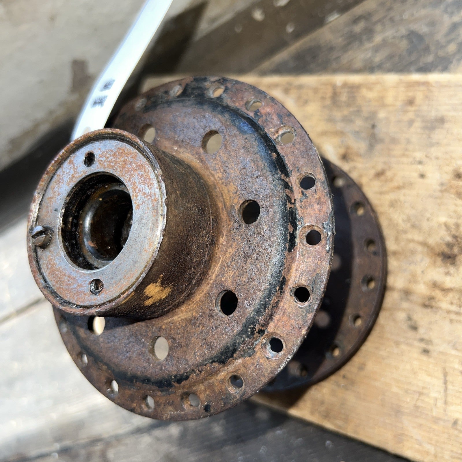 Triumph 350/500 Twins Unit, Bolt On Rear Spool Hub With Bearings