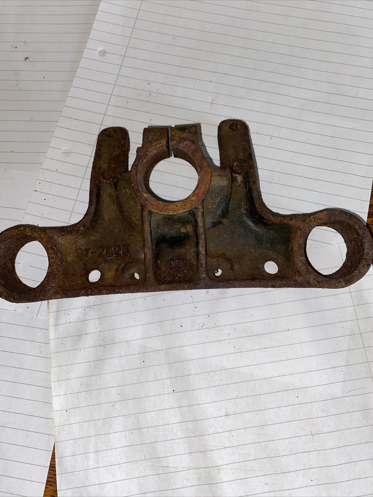 BSA B25 250 cc Pair Of Yokes