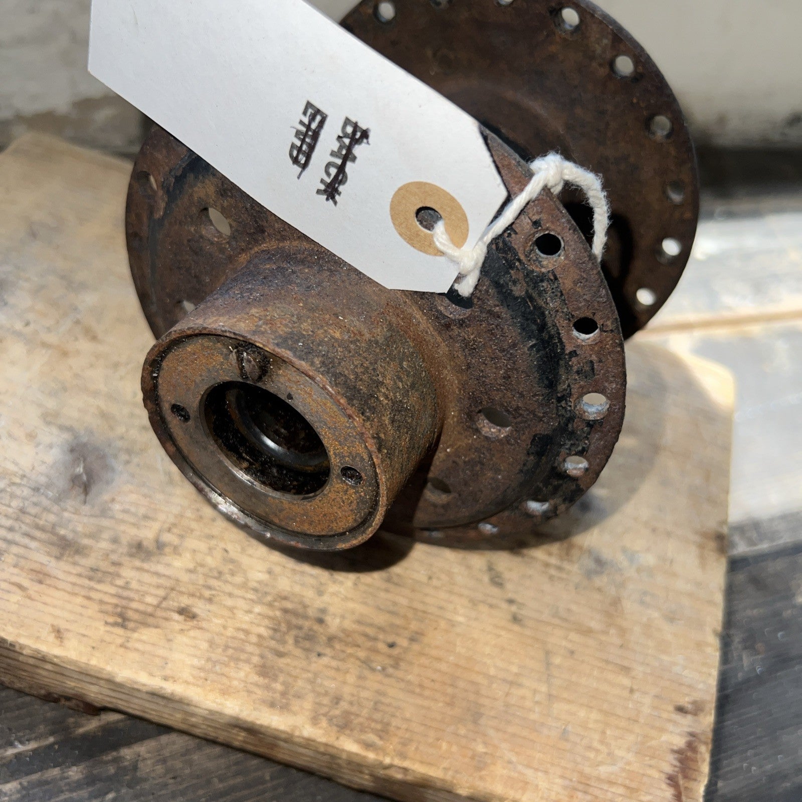Triumph 350/500 Twins Unit, Bolt On Rear Spool Hub With Bearings