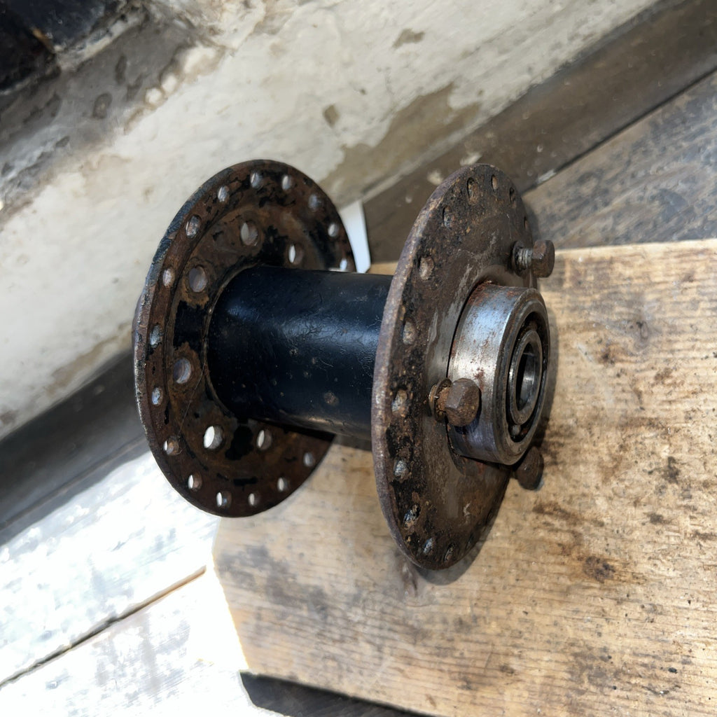 Triumph 350/500 Twins Unit, Bolt On Rear Spool Hub With Bearings