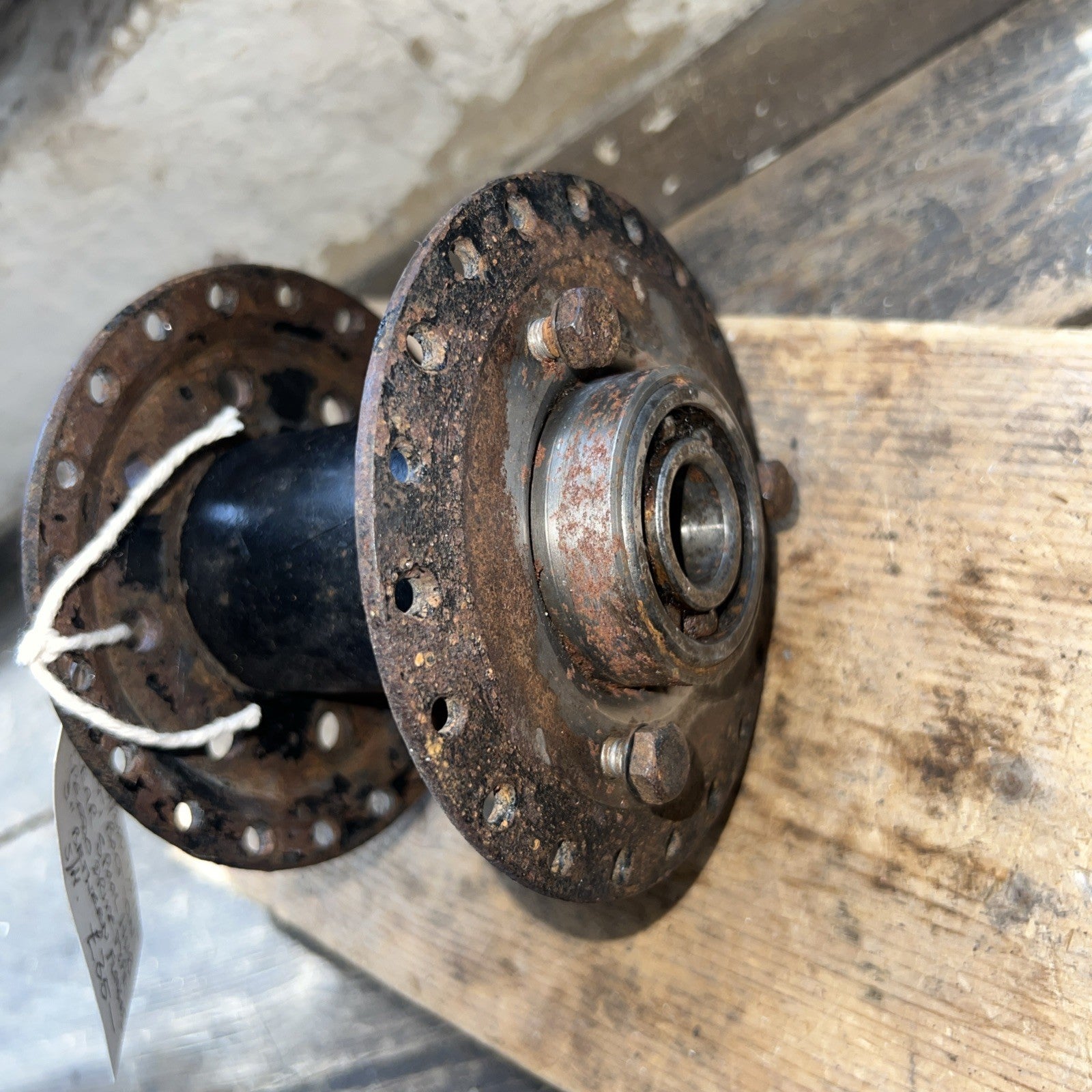 Triumph 350/500 Twins Unit, Bolt On Rear Spool Hub With Bearings