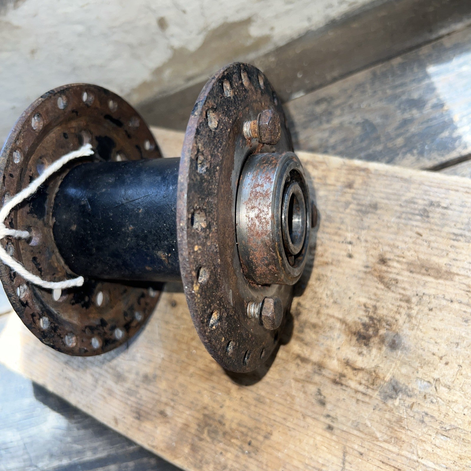 Triumph 350/500 Twins Unit, Bolt On Rear Spool Hub With Bearings