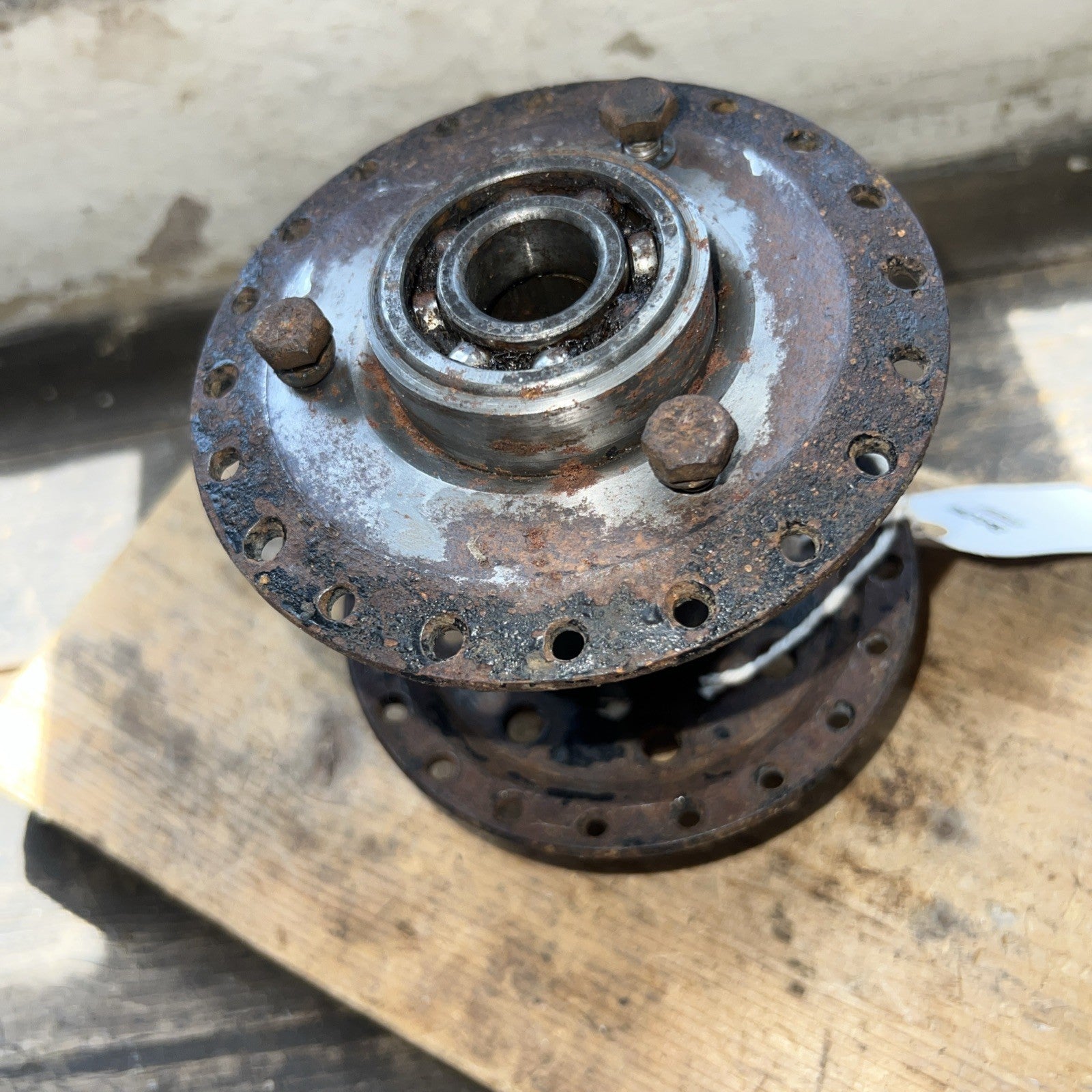 Triumph 350/500 Twins Unit, Bolt On Rear Spool Hub With Bearings