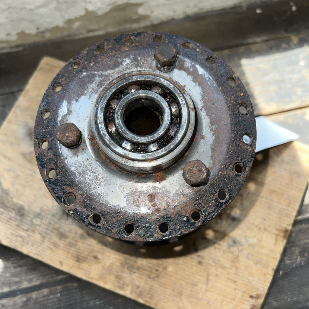 Triumph 350/500 Twins Unit, Bolt On Rear Spool Hub With Bearings