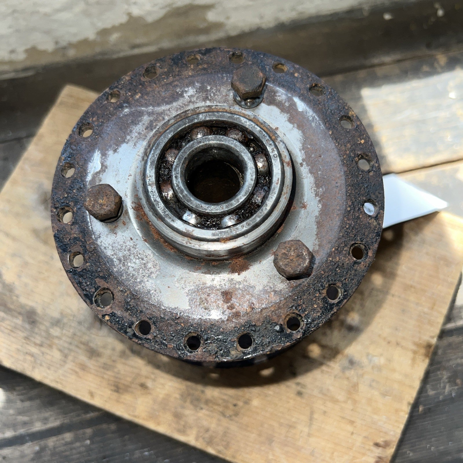 Triumph 350/500 Twins Unit, Bolt On Rear Spool Hub With Bearings