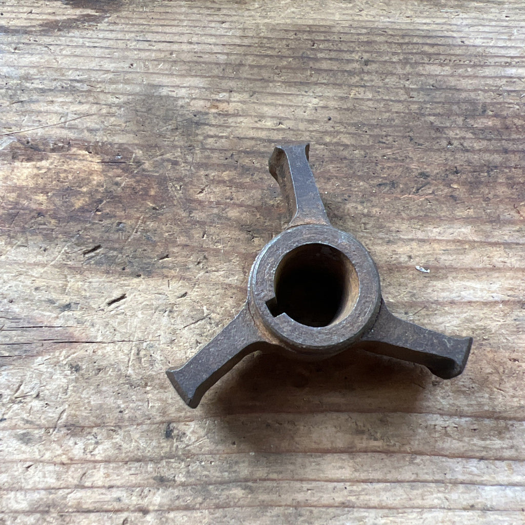 T1346 Triumph Tiger Cub Clutch Centre Spider