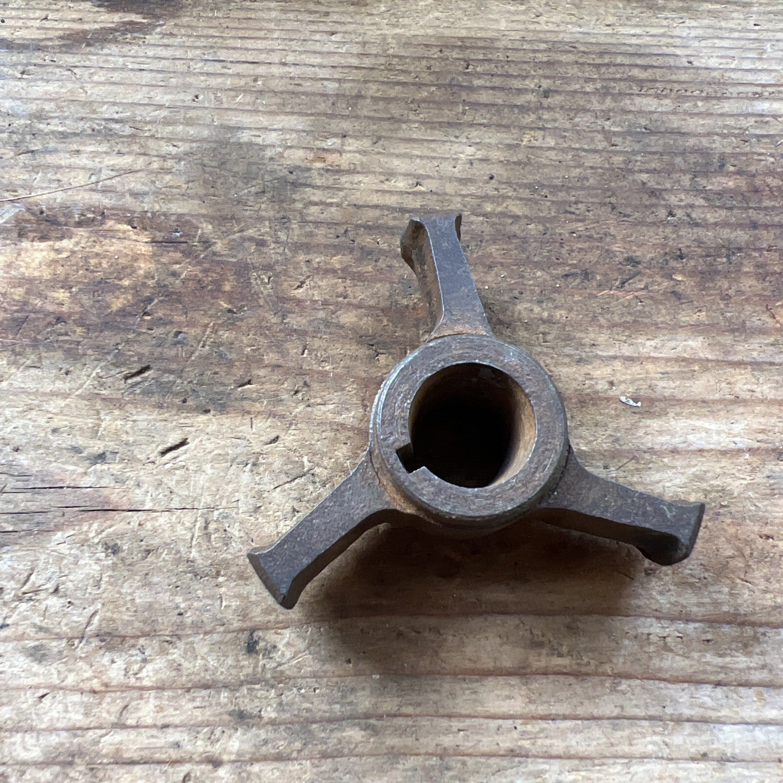 T1346 Triumph Tiger Cub Clutch Centre Spider