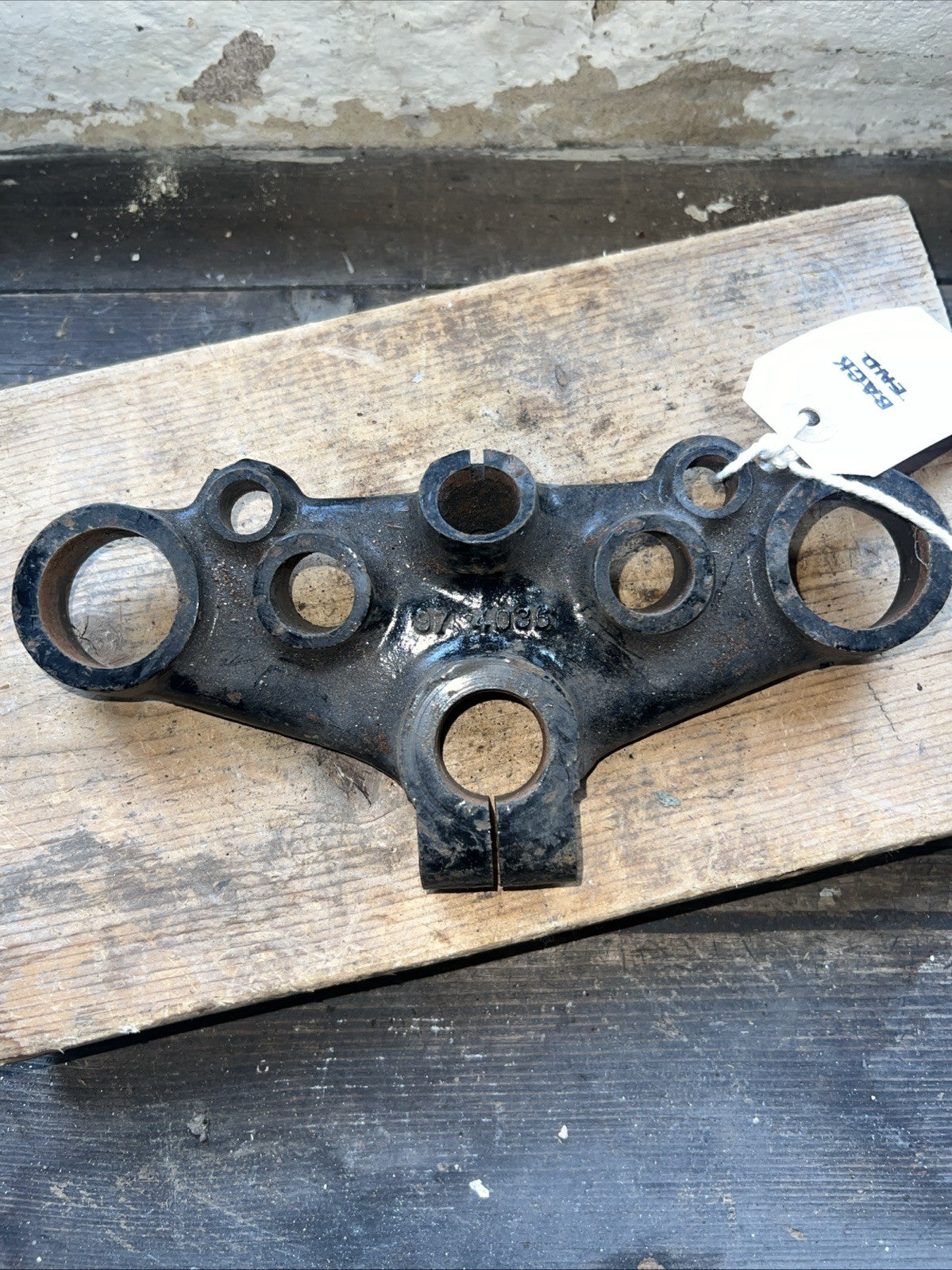Triumph 97-4036 Conical Hub 650/750 Fork Top Yoke NOS