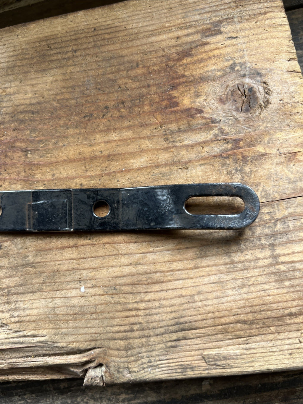 Triumph T160 82-6850 Bracket Bottom Rear Number Plate NOS