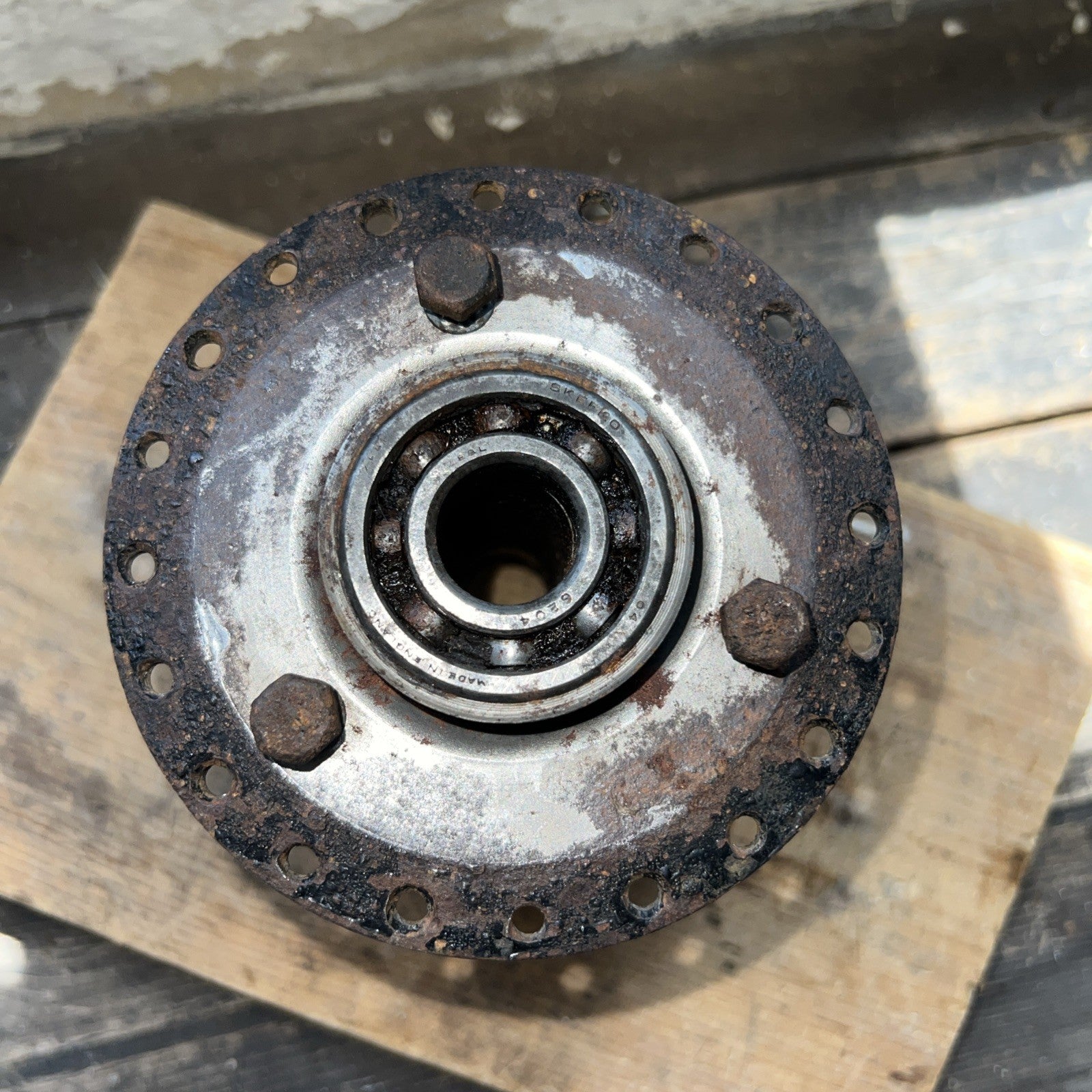 Triumph 350/500 Twins Unit, Bolt On Rear Spool Hub With Bearings