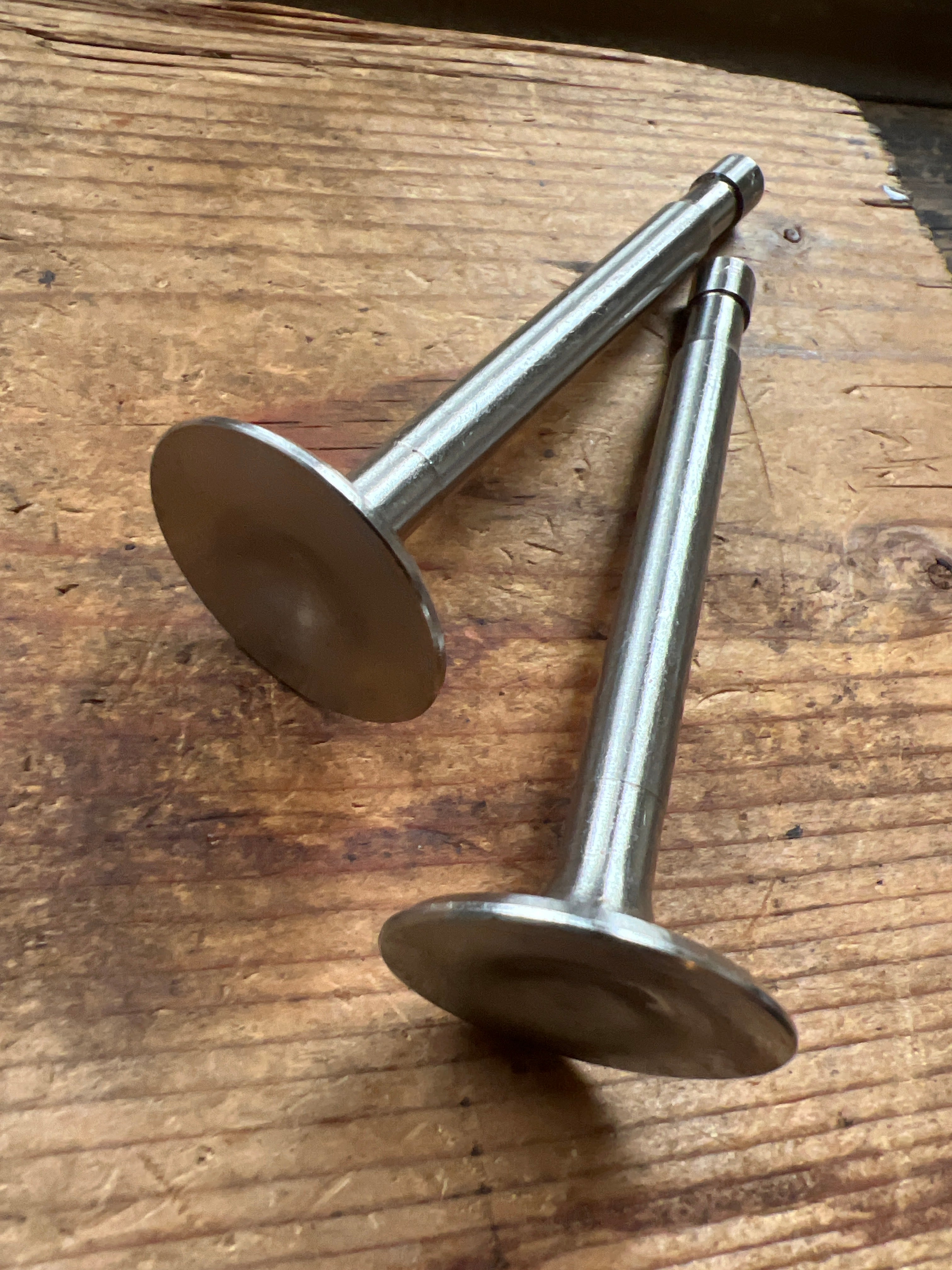 Triumph 350cc Twin unit 3TA T21 Tiger 90 pair of Exhaust valves E3739 V136