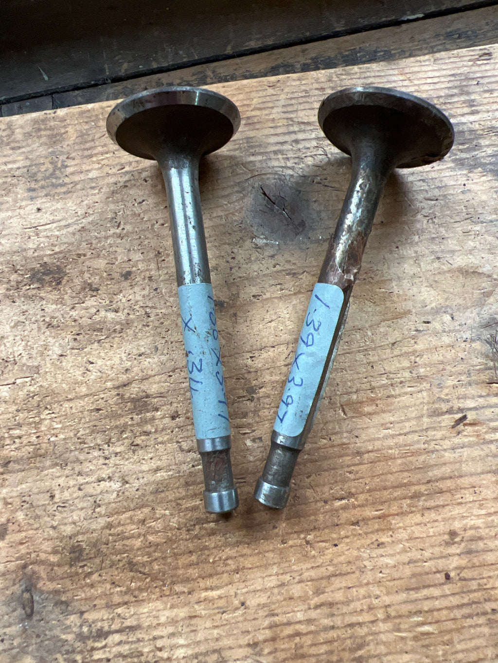 Royal Enfield 500,700cc Twins exhaust valves V164