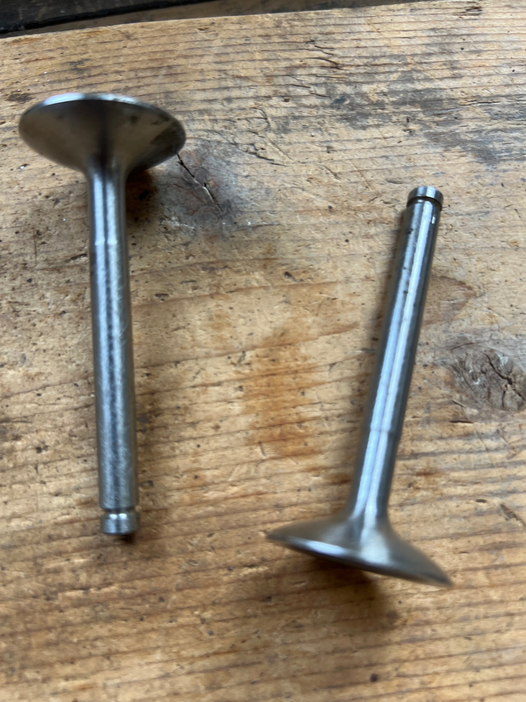 Triumph BSA Bandit/Fury exhaust valves 71-2430