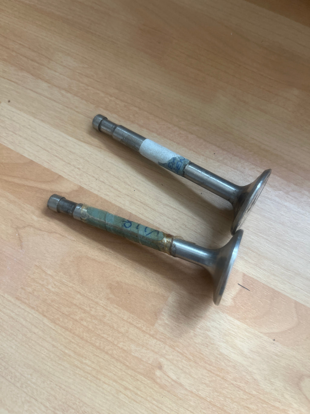 BSA ZA7 pair of rigid exhaust valves V118 67-30 NOS