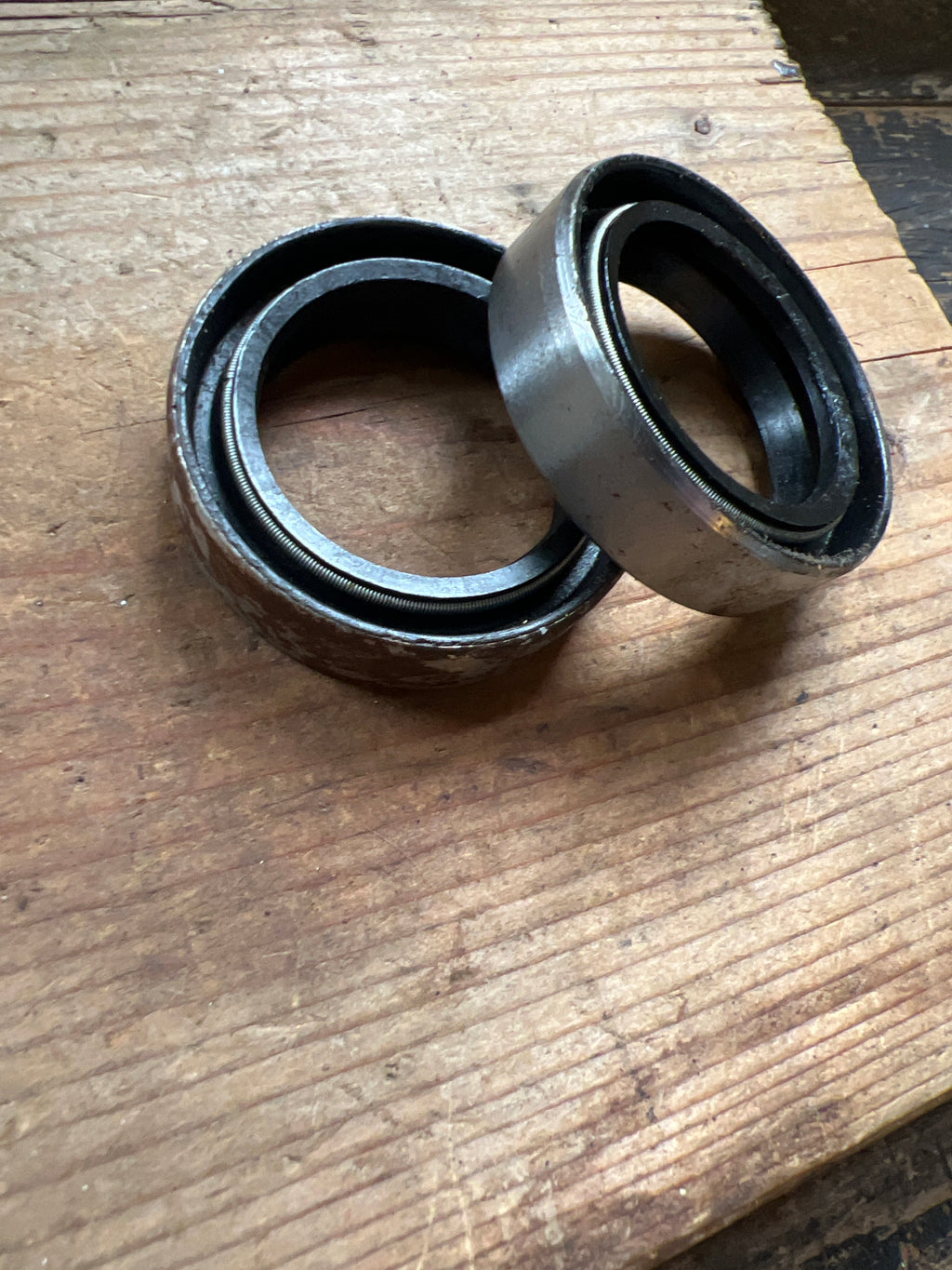 Triumph Conical hub fork seals