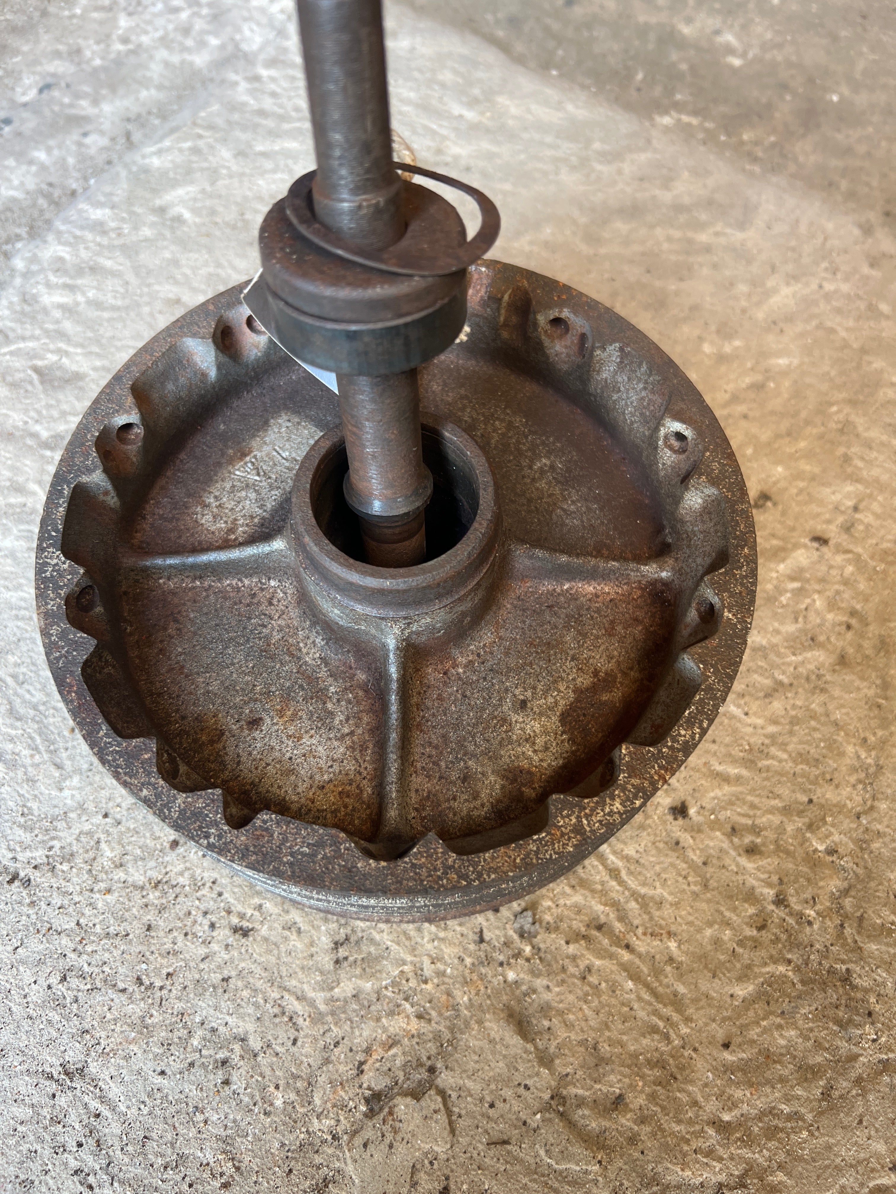 BSA C15 front hub full width with bits