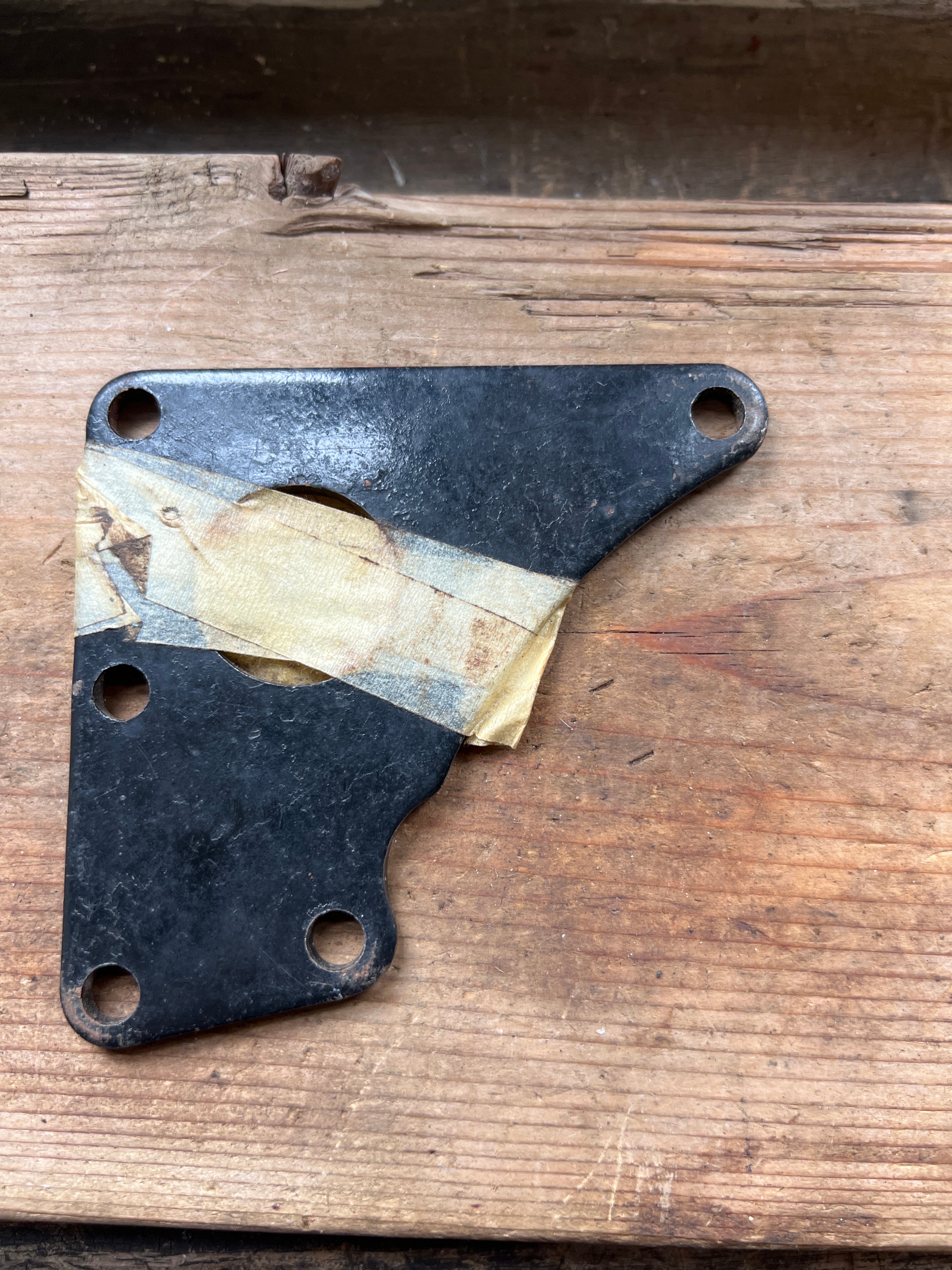 Triumph 650 750 unit twins conical rear hub rear left hand engine plate F13023