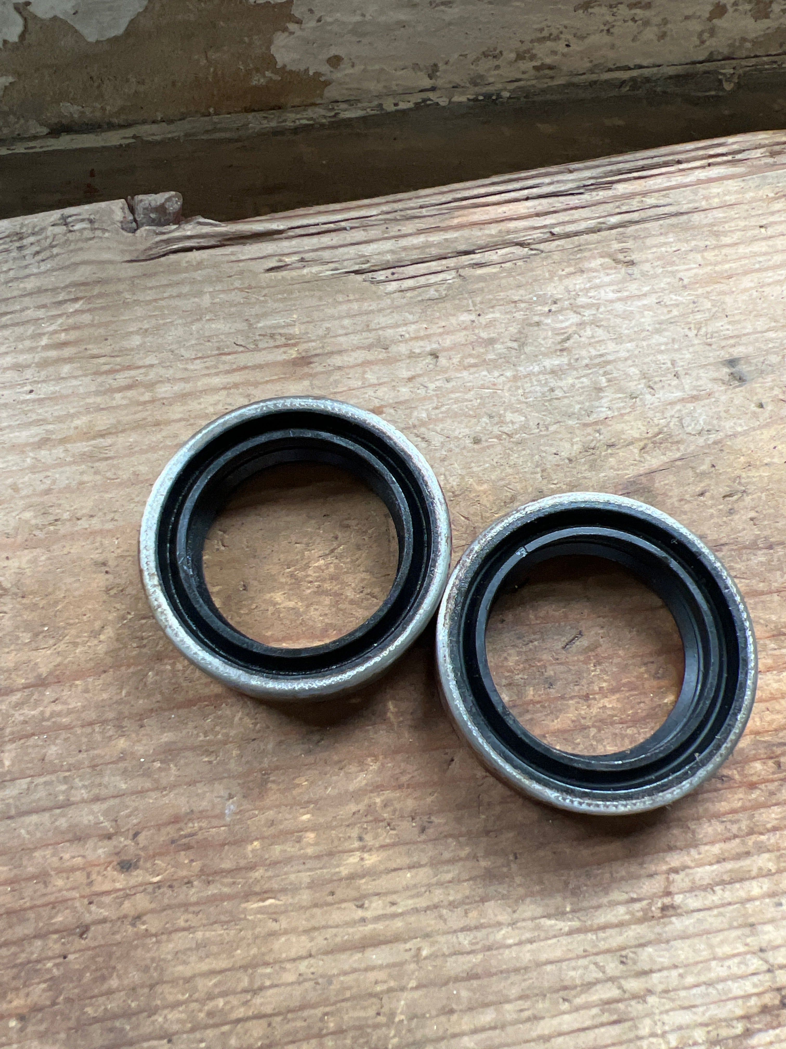 Triumph Conical hub fork seals