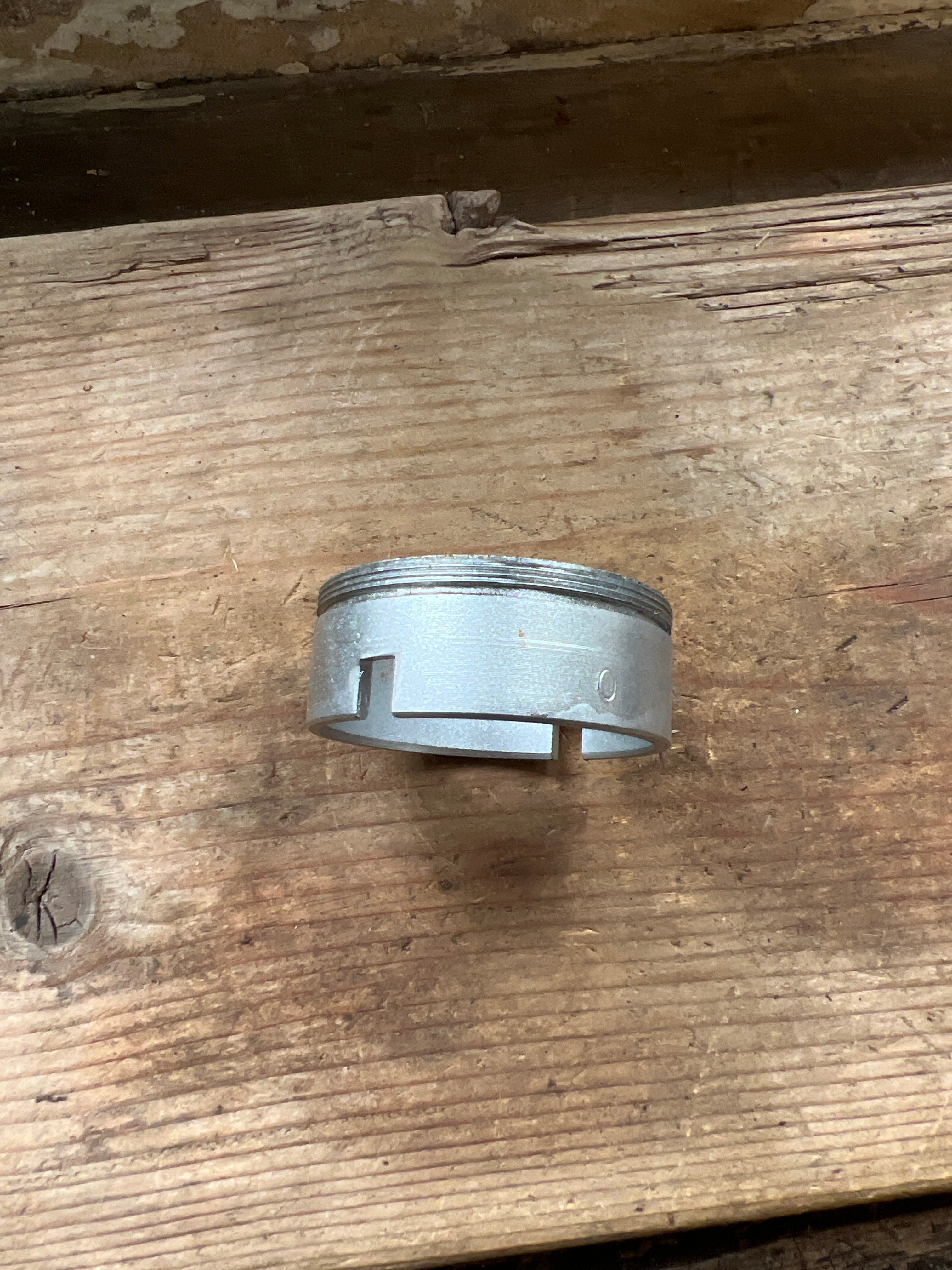 Triumph W1476 350/500 unit bolt on rear hub Speedo drive NOS