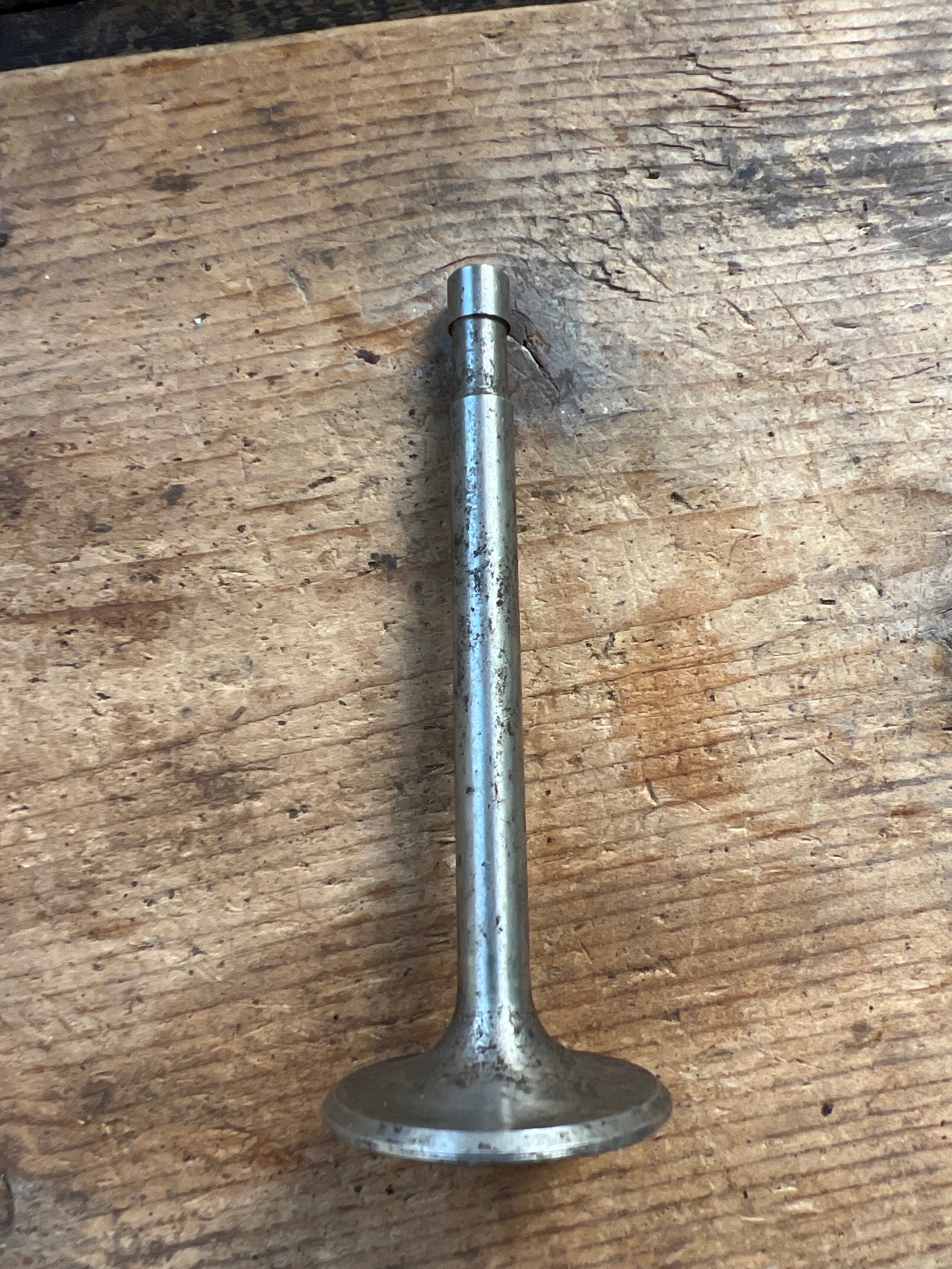 Triumph T120 T140 exhaust valve V24 E2904