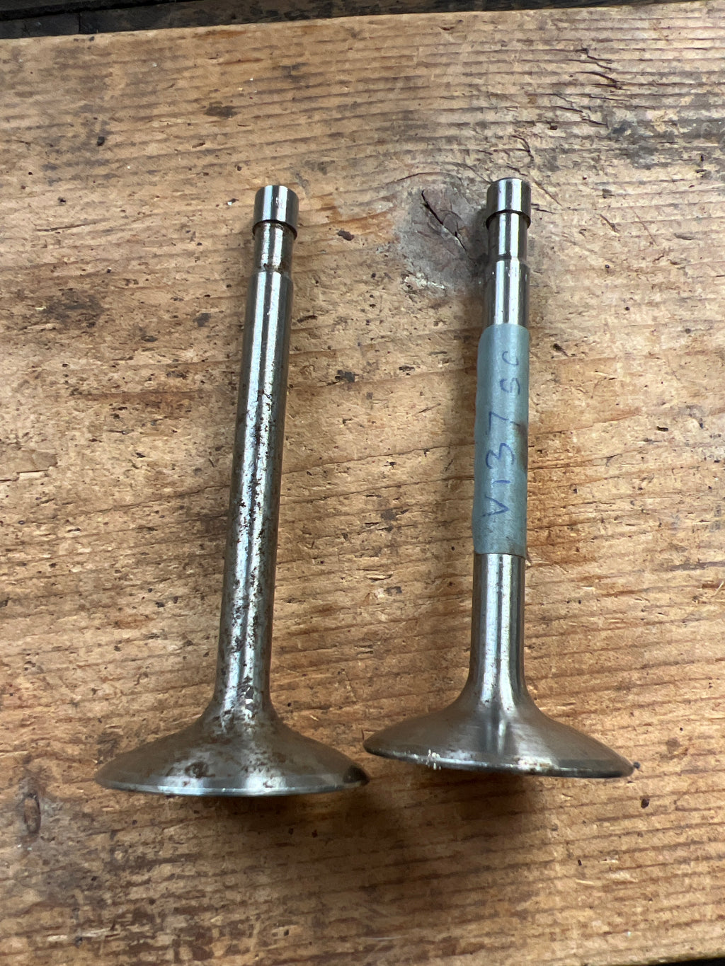 Triumph 650 Twin TR6, T110 T120 early Inlet valves 1958-62 V137 E3310