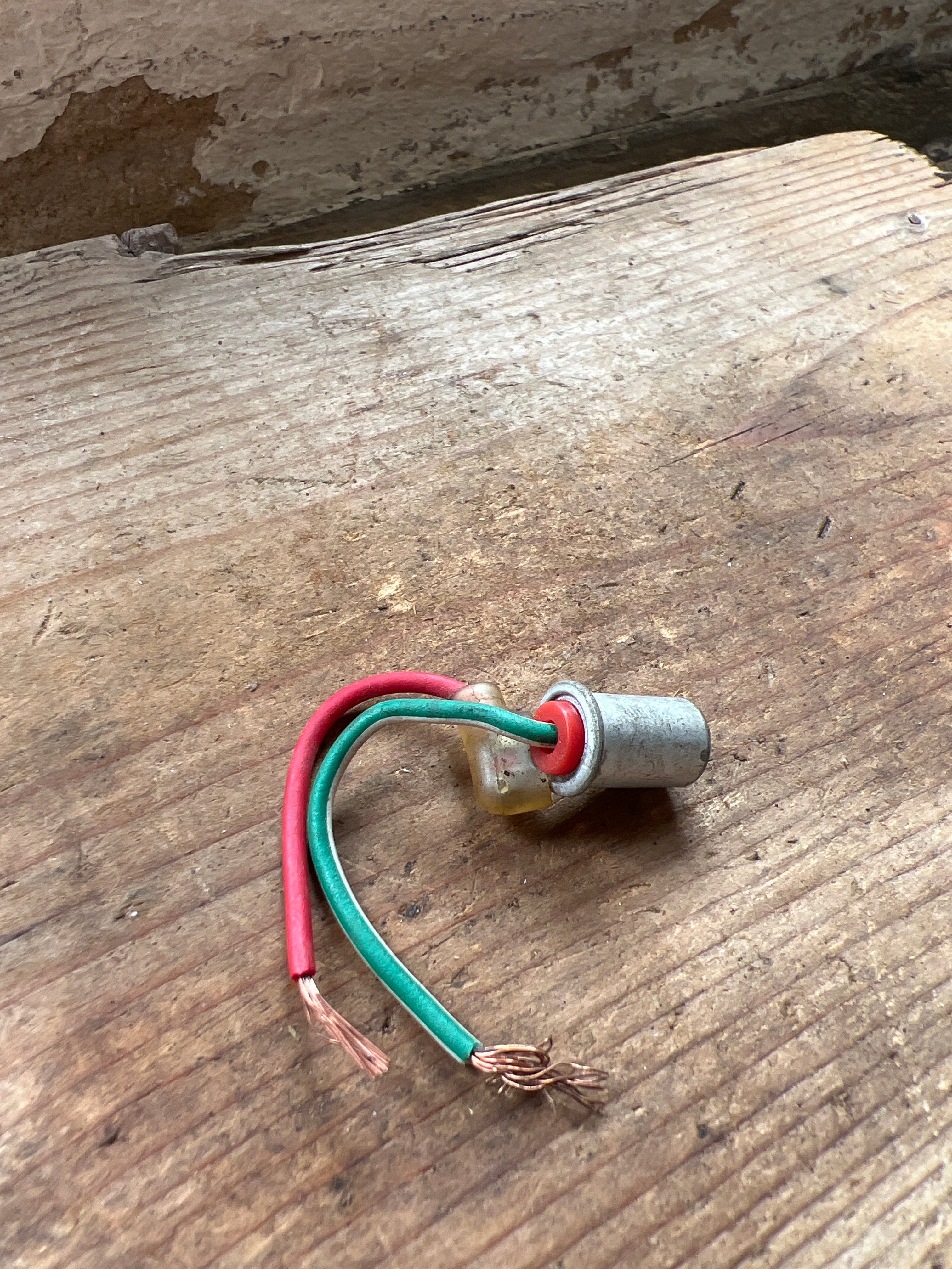 Triumph T100T warning light bulb holder New old stock