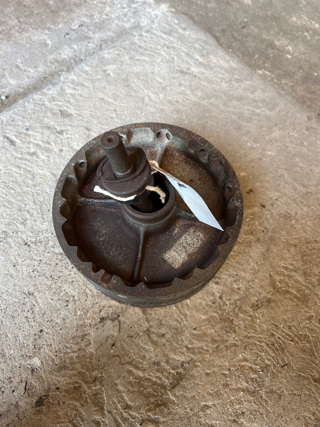 BSA C15 front hub full width with bits