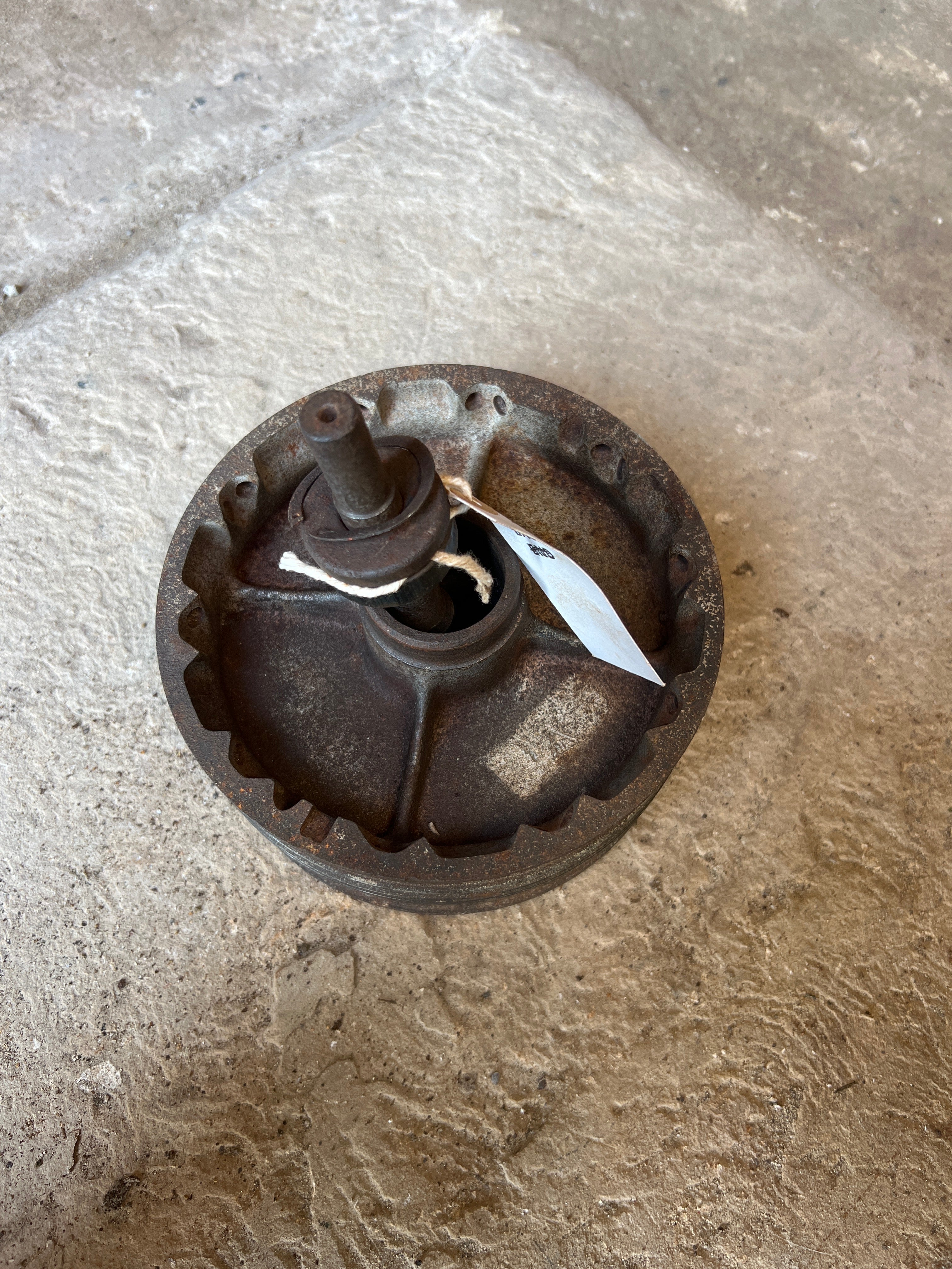 BSA C15 front hub full width with bits