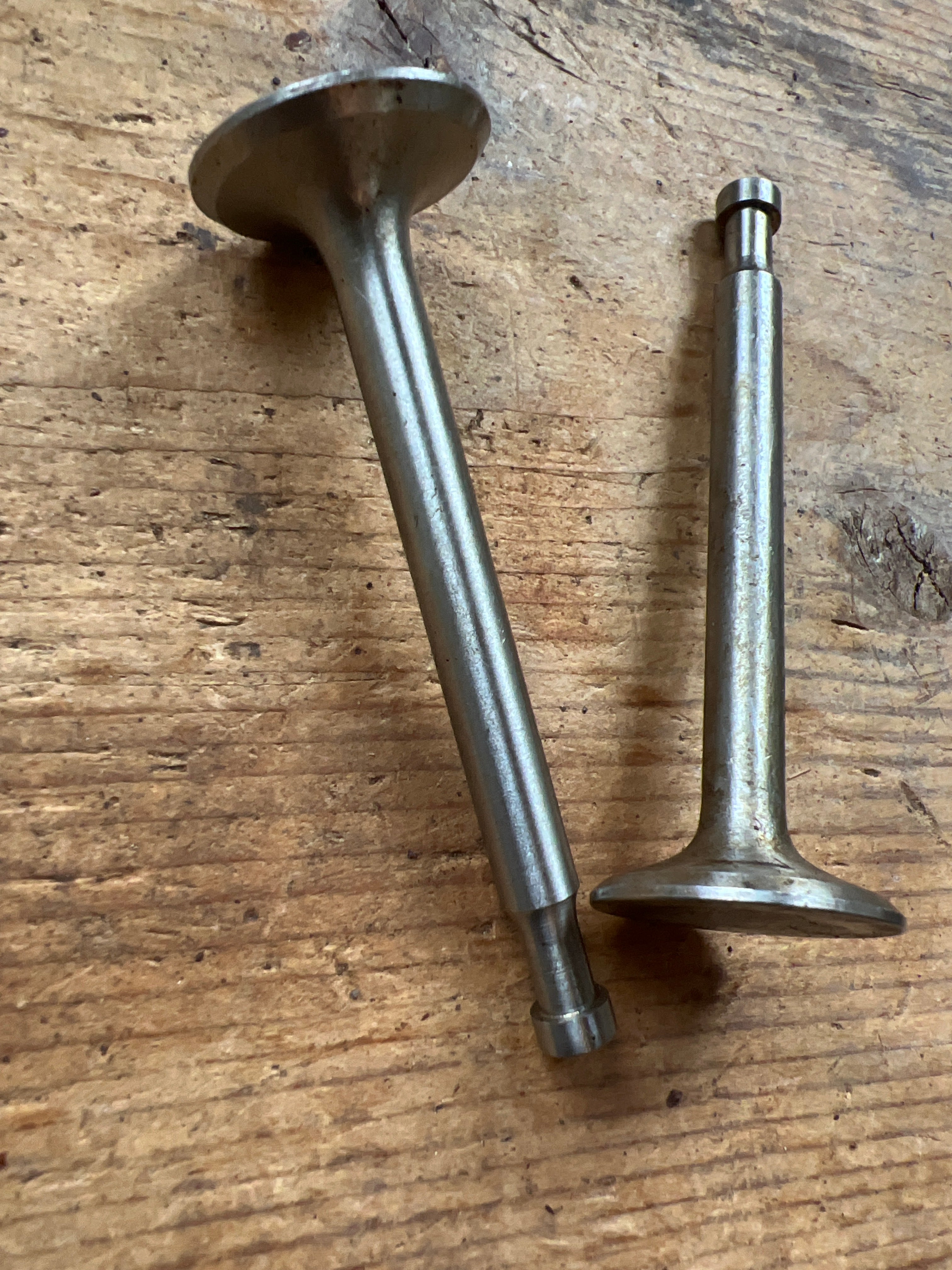 Triumph/BSA 250cc Twin scooter Tigress/Sunbeam exhaust valves 76-60