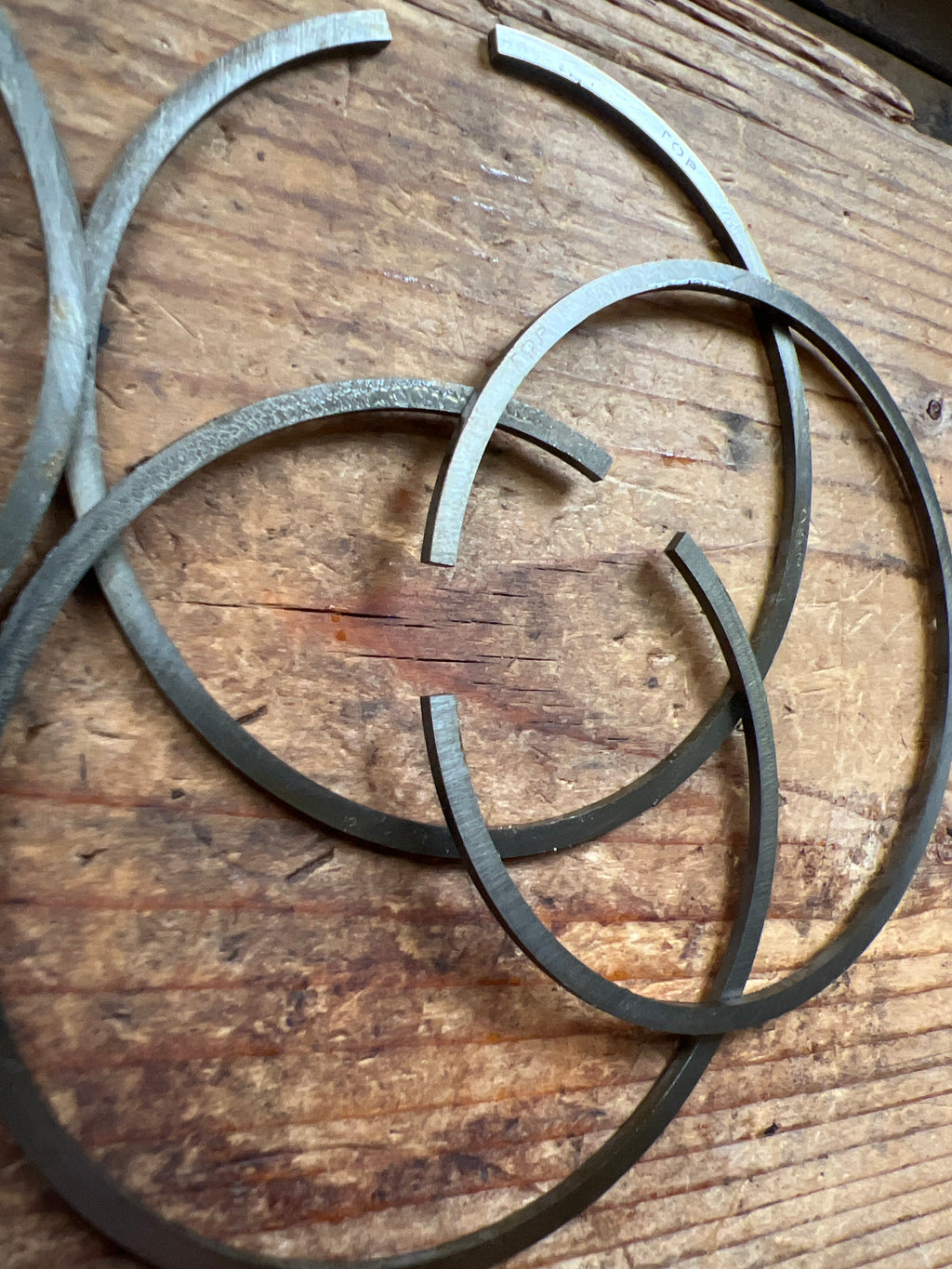 Royal Enfield 700 Twin, Meteor etc +40 piston compression rings NOS (4)