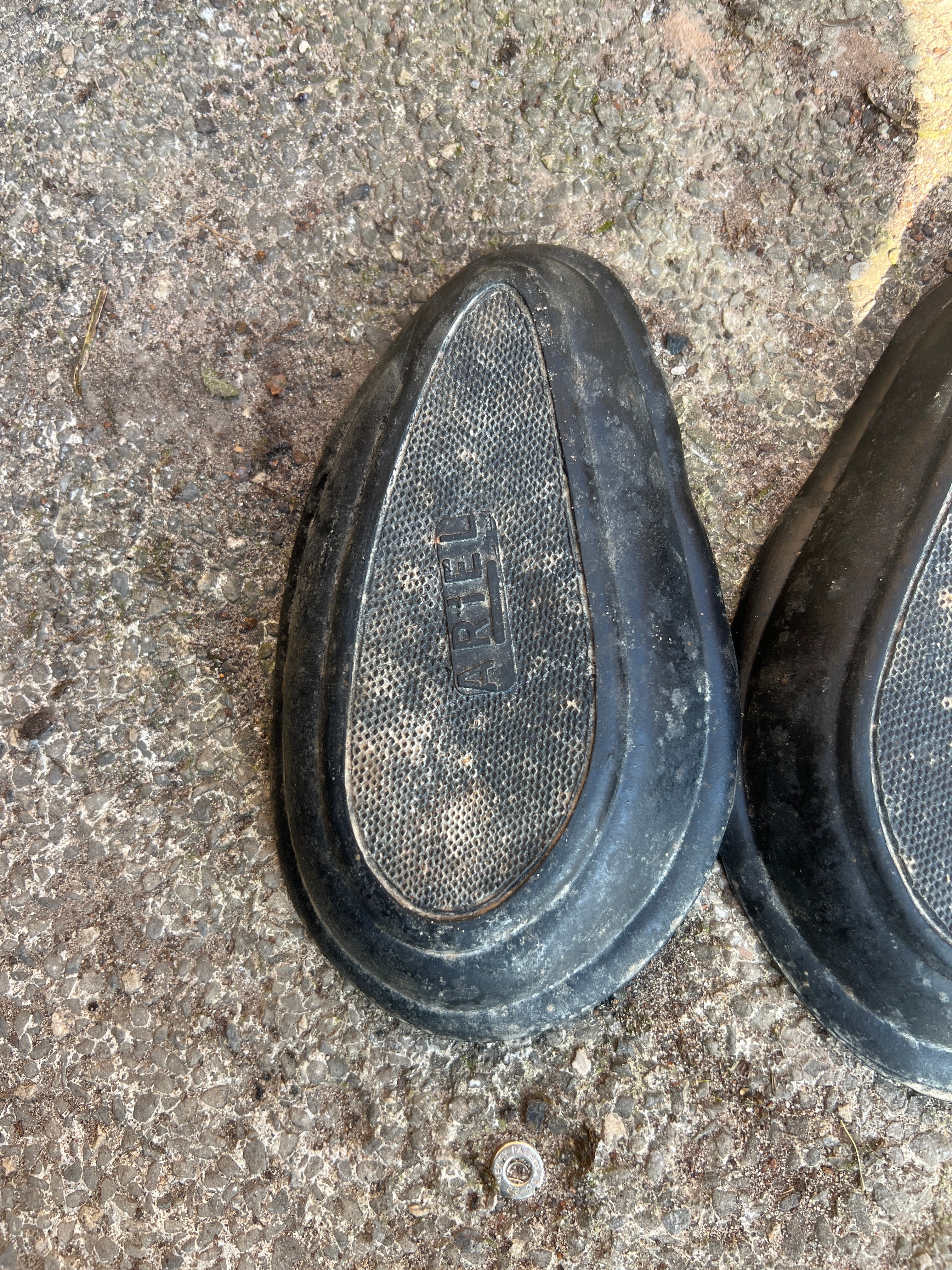 Ariel singles and twins petrol tank knee rubbers