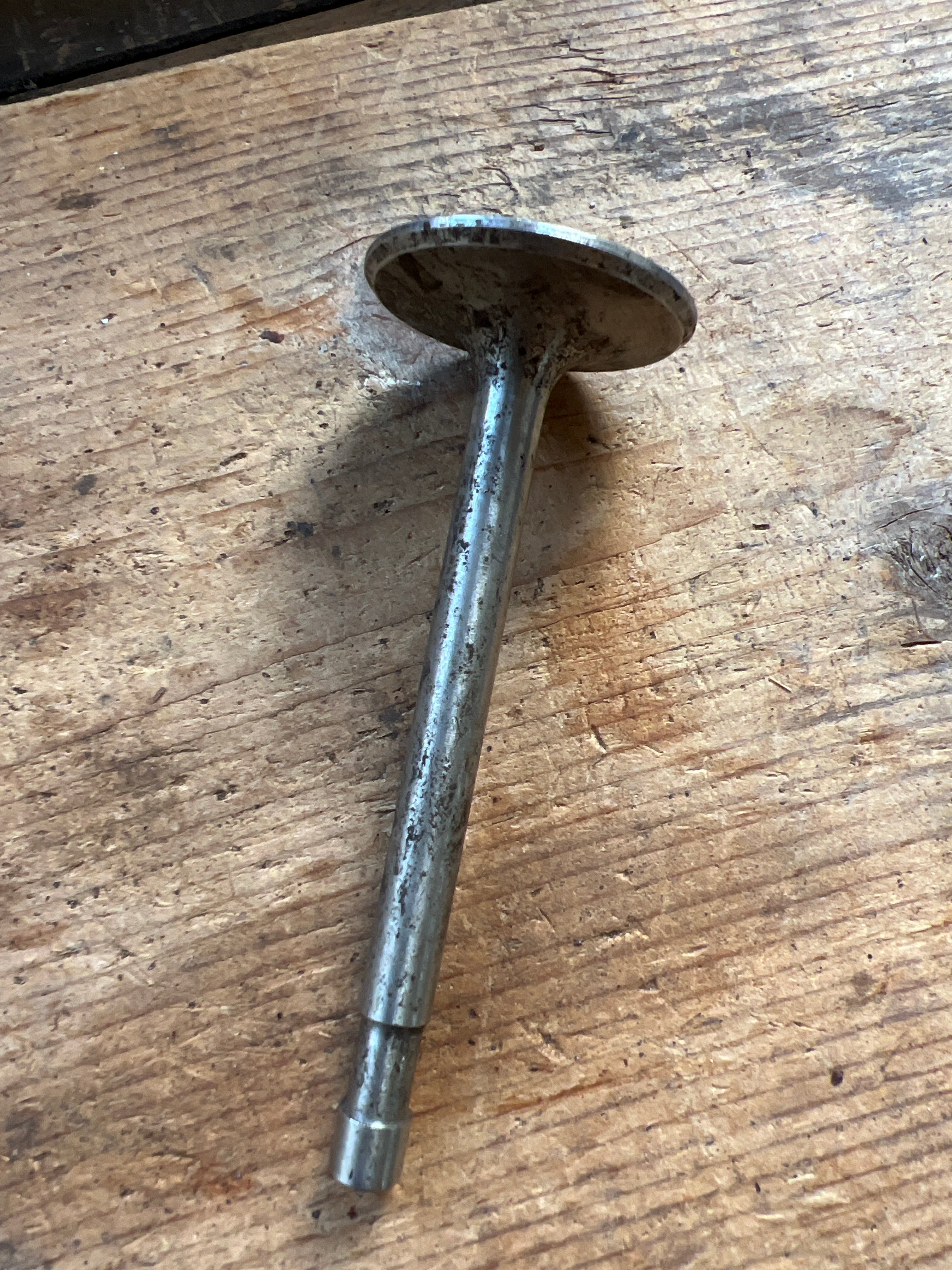 Triumph T120 T140 exhaust valve V24 E2904