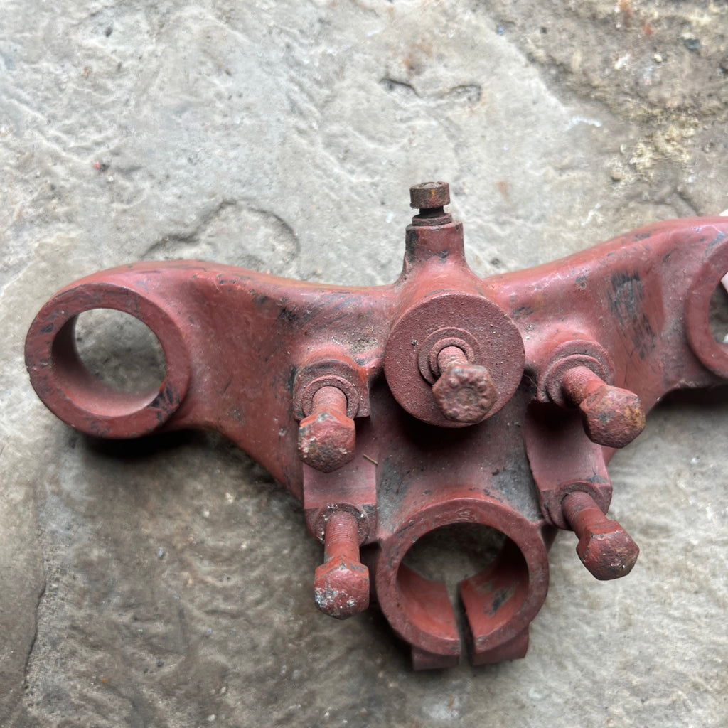 68-5049 BSA BSA A65 Nacelle type top fork yoke used