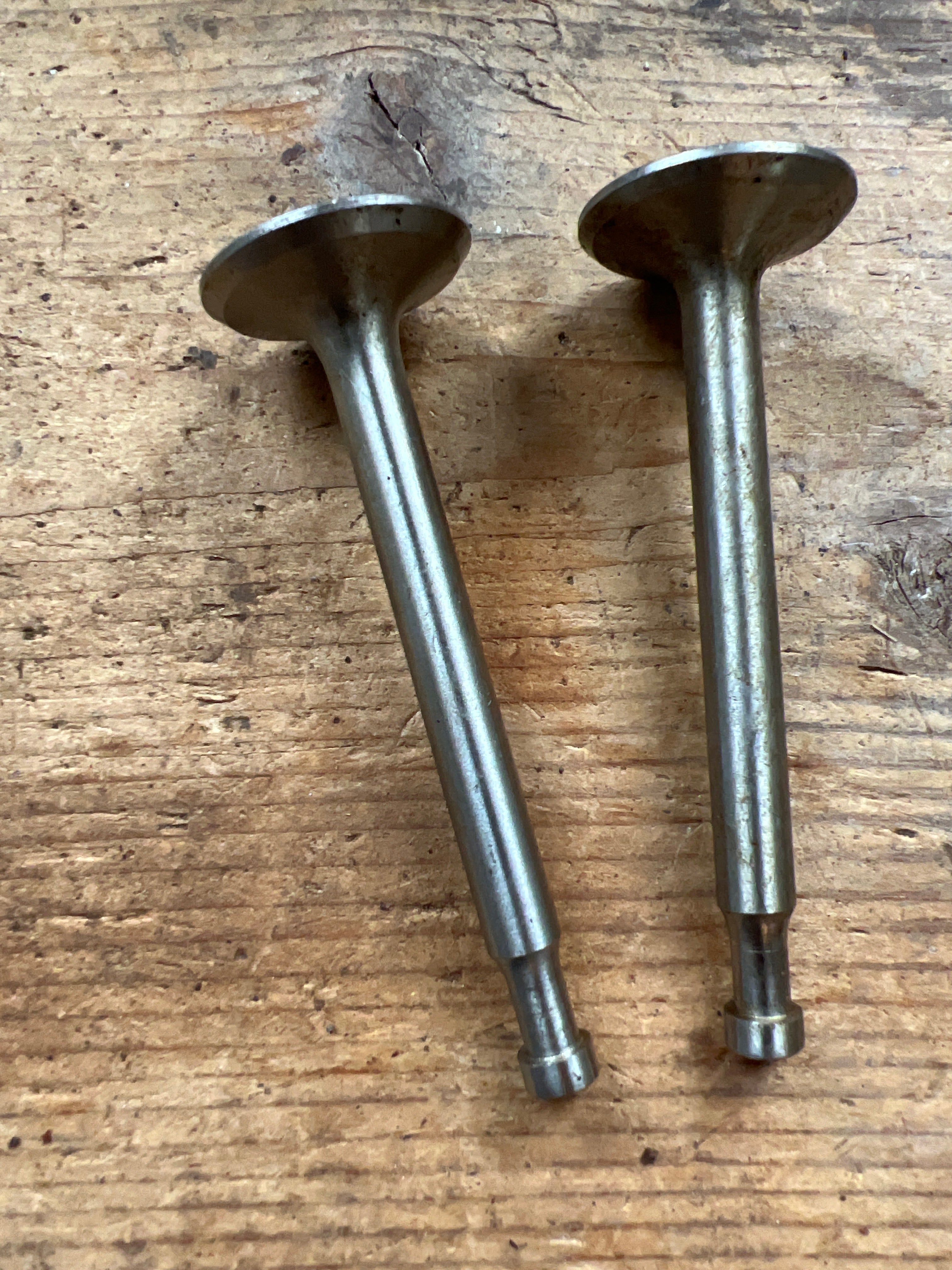 Triumph/BSA 250cc Twin scooter Tigress/Sunbeam exhaust valves 76-60