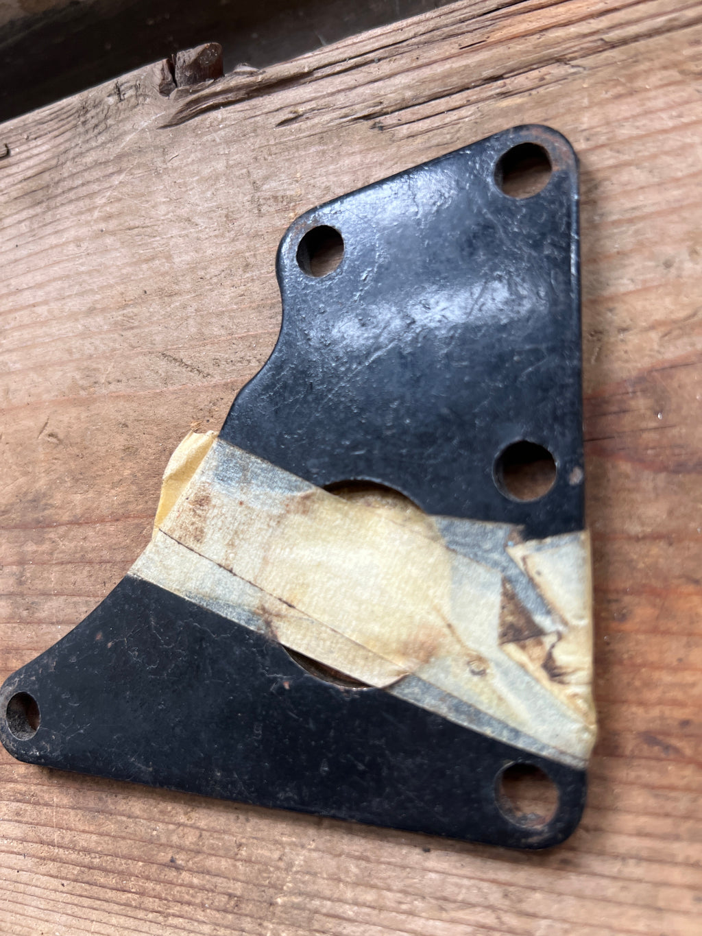 Triumph 650 750 unit twins conical rear hub rear left hand engine plate F13023