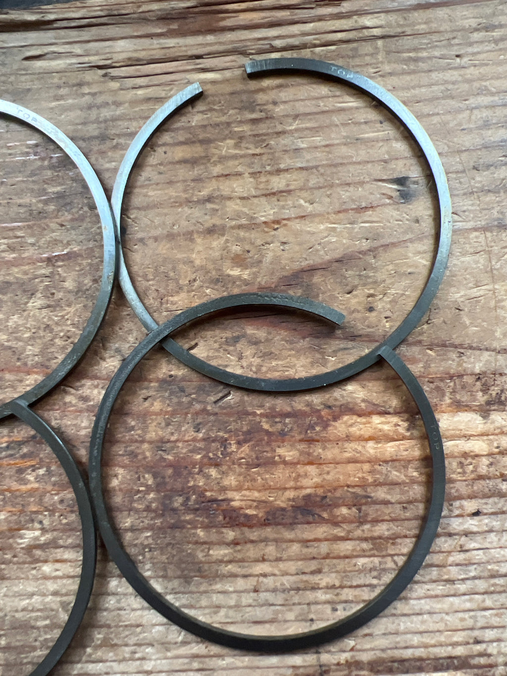 Royal Enfield 700 Twin, Meteor etc +40 piston compression rings NOS (4)
