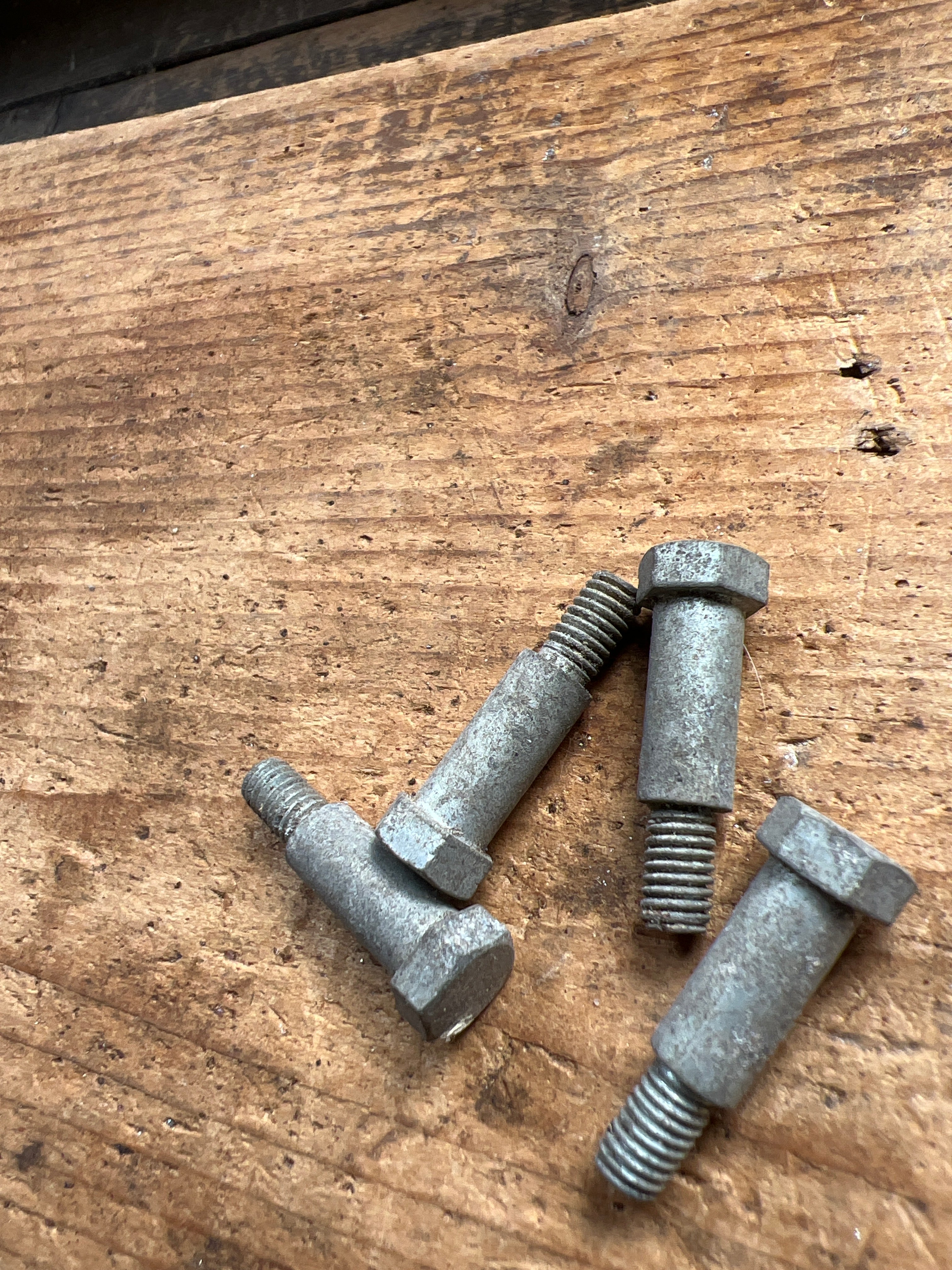 Triumph Triple oil cooler bracket bolts 82-9323