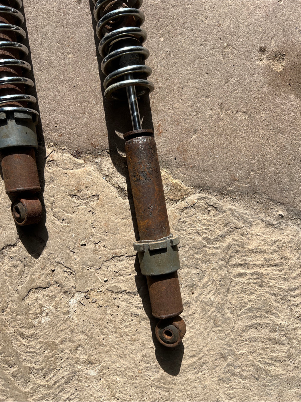 Girling rear suspension units used