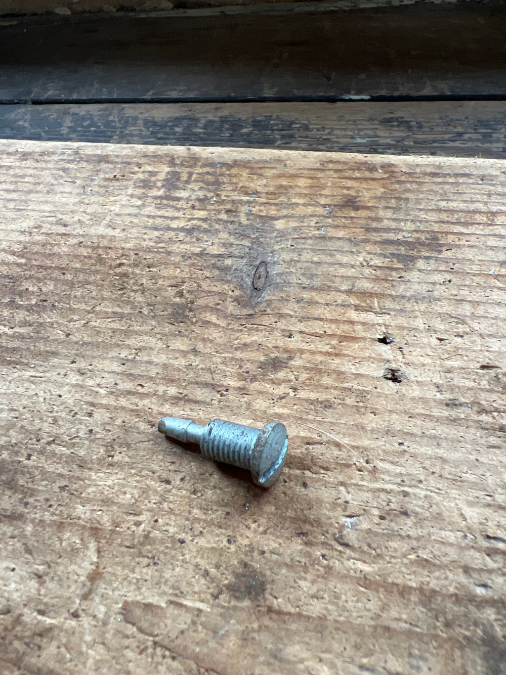 Triumph triple T160 oil tank restrictor screw 82-9435 NOS