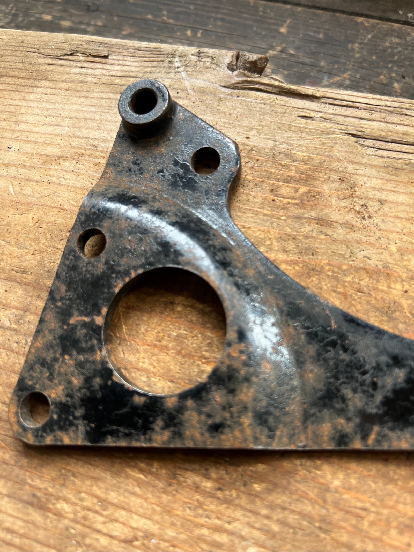 Triumph F13024 TR7 T120 OIF right hand rear engine plate NOS