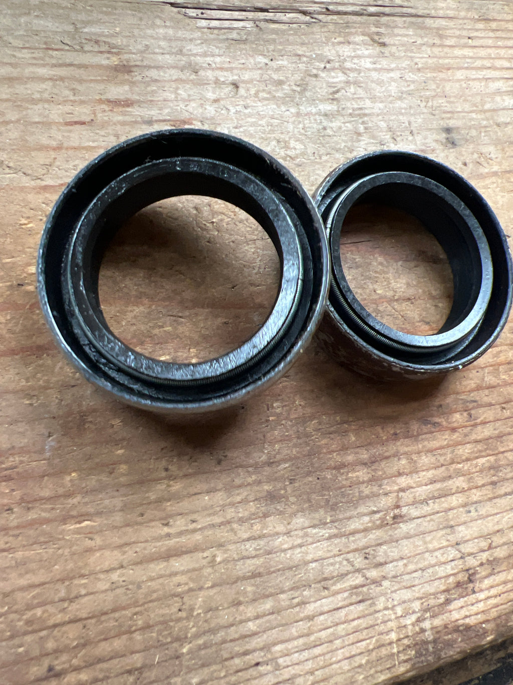 Triumph Conical hub fork seals