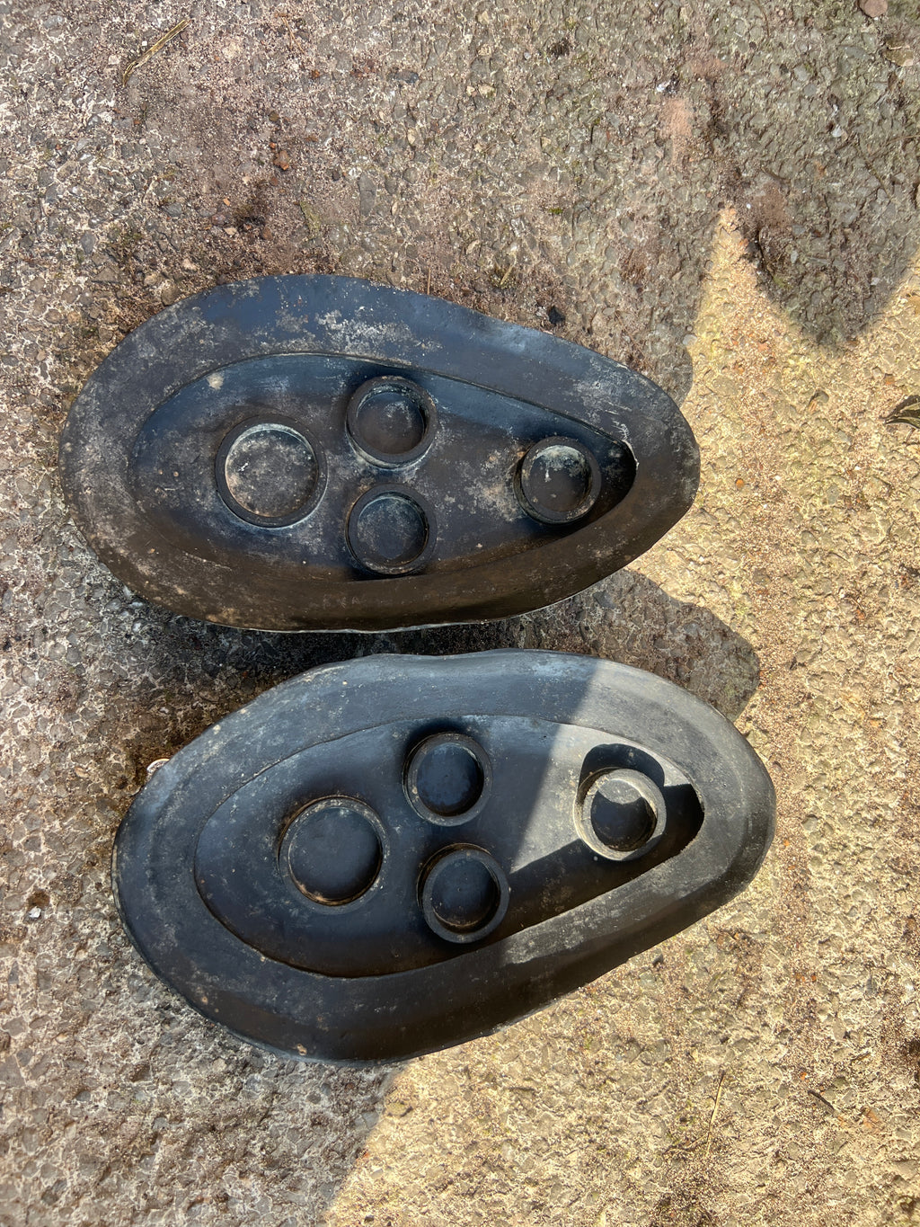 Ariel singles and twins petrol tank knee rubbers