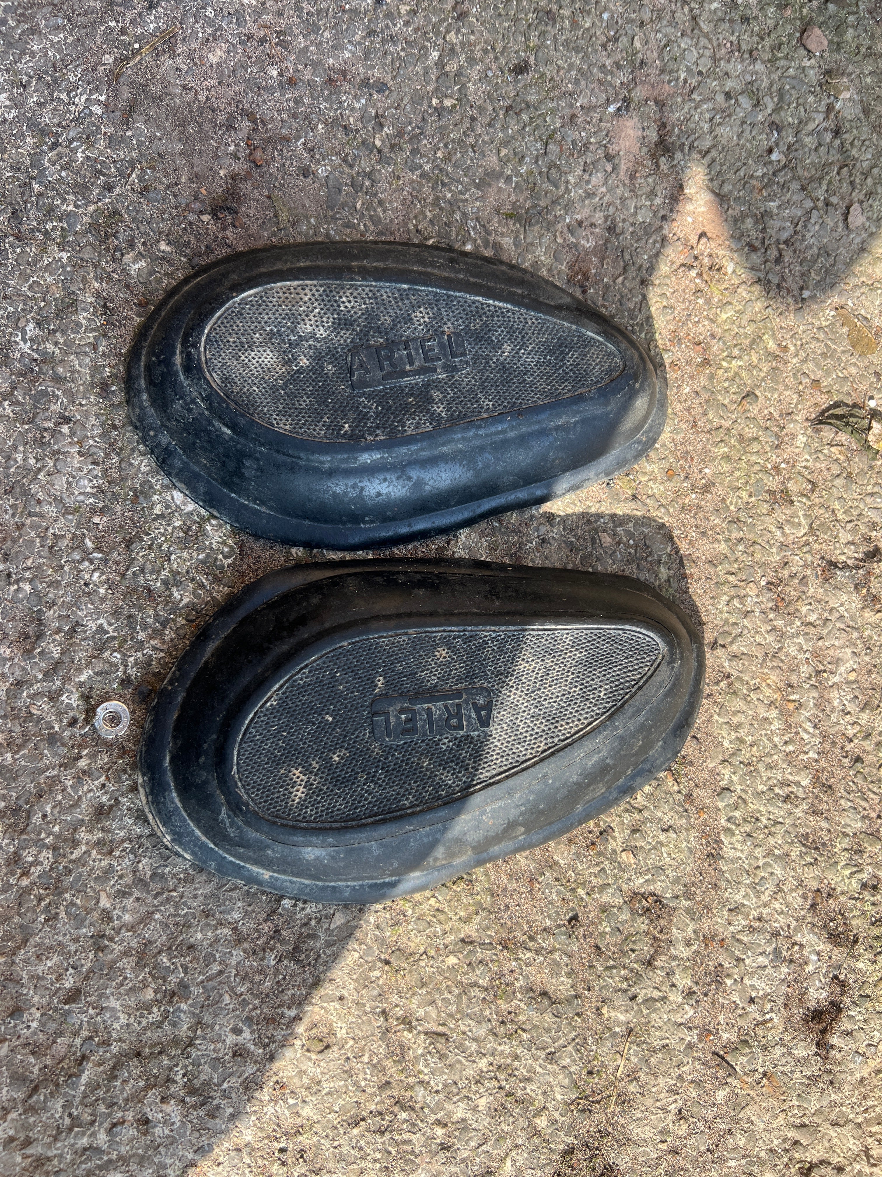 Ariel singles and twins petrol tank knee rubbers