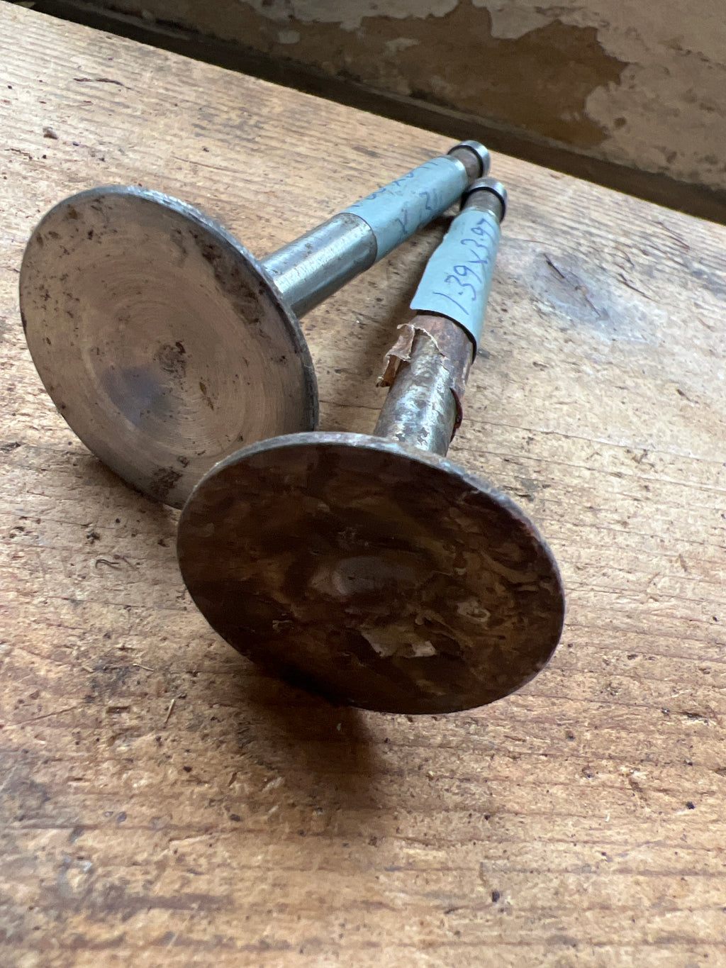 Royal Enfield 500,700cc Twins exhaust valves V164