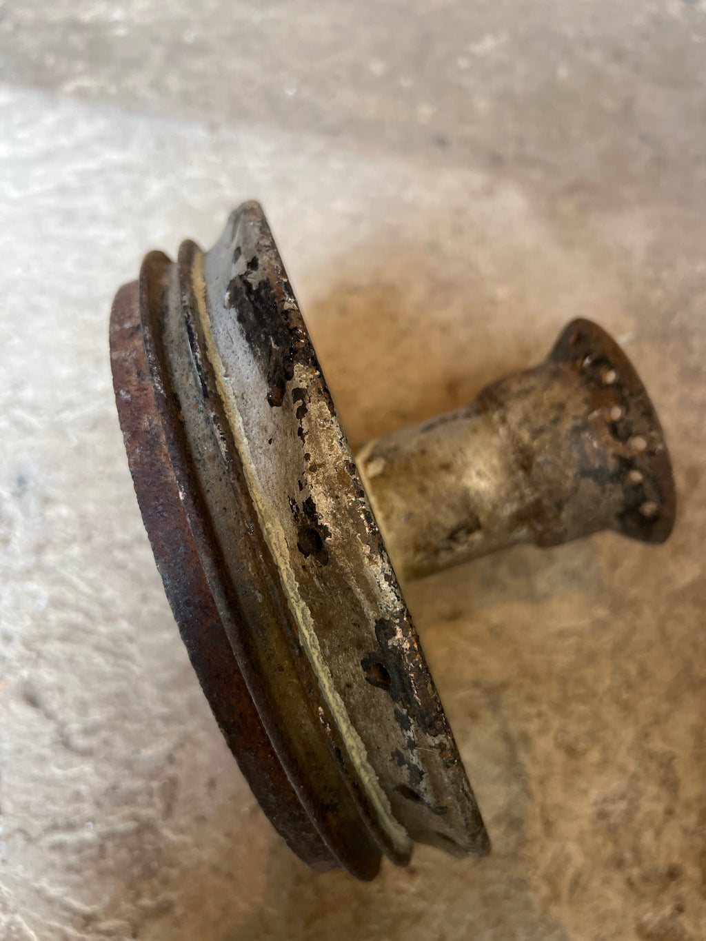 Ariel rigid frame front hub with bearings etc less brake plate