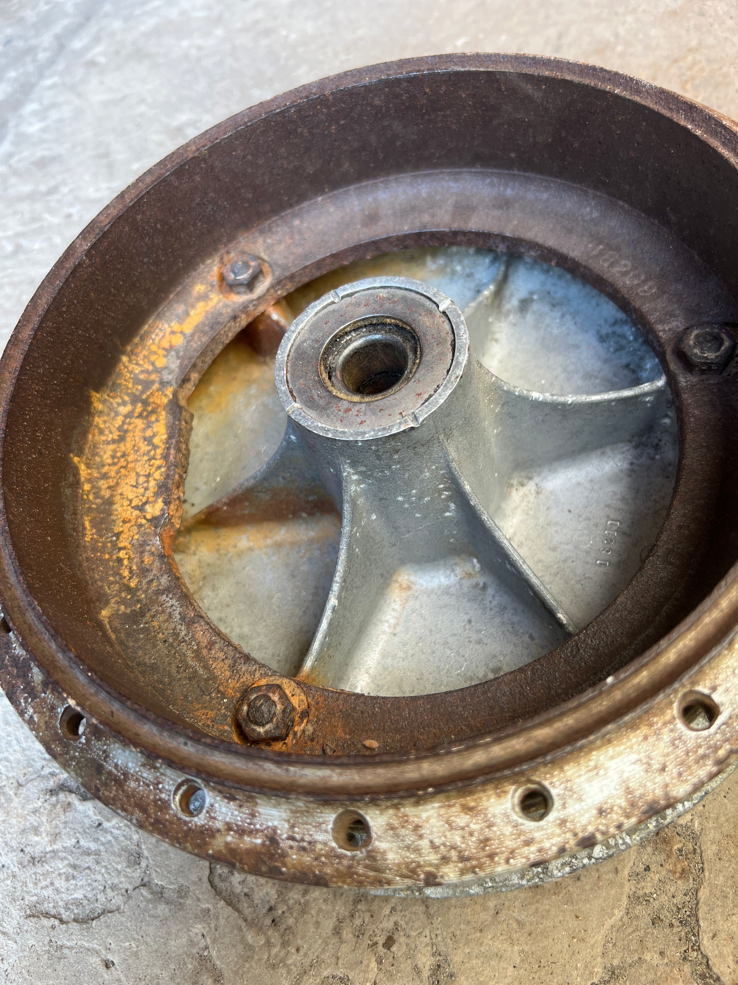 Classic Bike Norton Featherbed Early Full Width Front Hub 1/2 Alloy 1/2 Iron