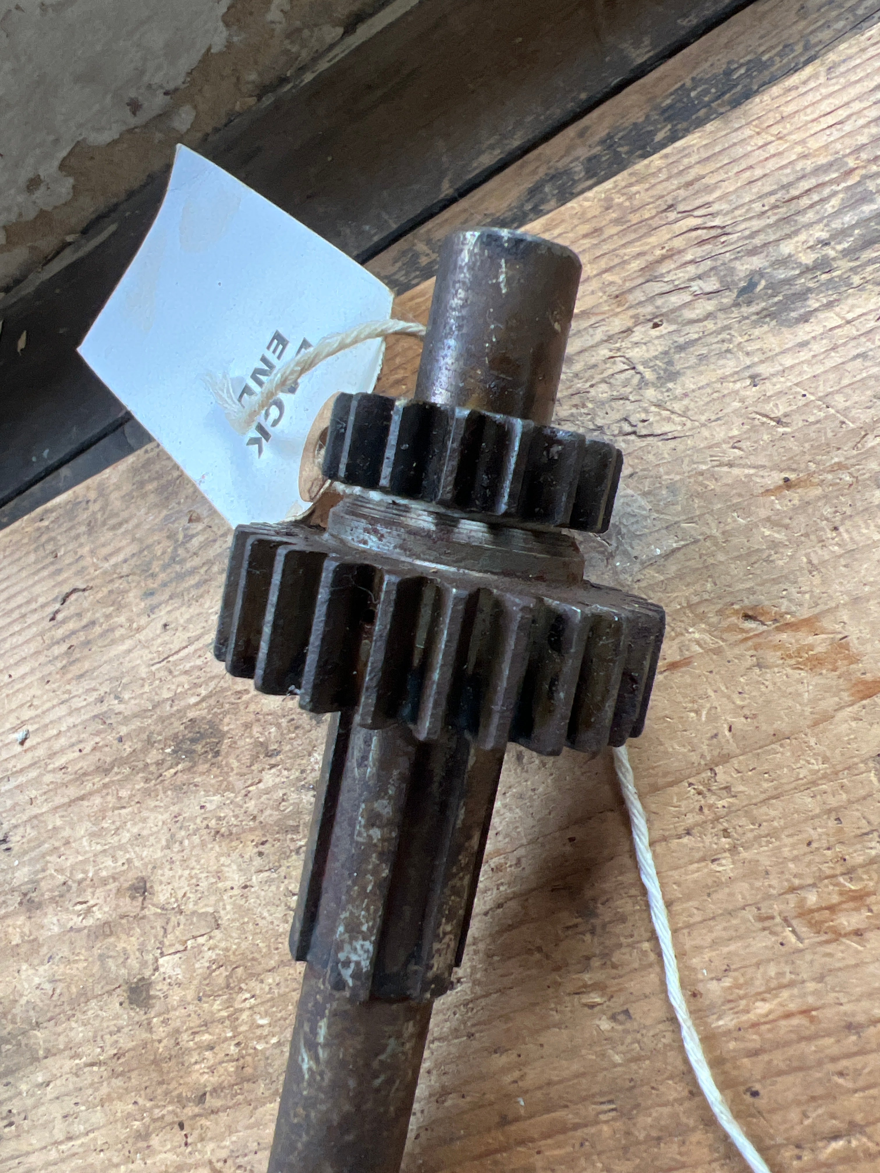 Triumph tiger Cub mainshaft & 2 gears T1588